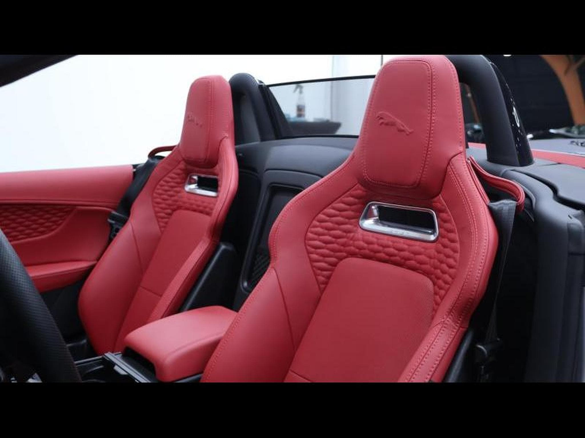 Jaguar F-Type R P575 Convertible Auto (2024) - Foto 24