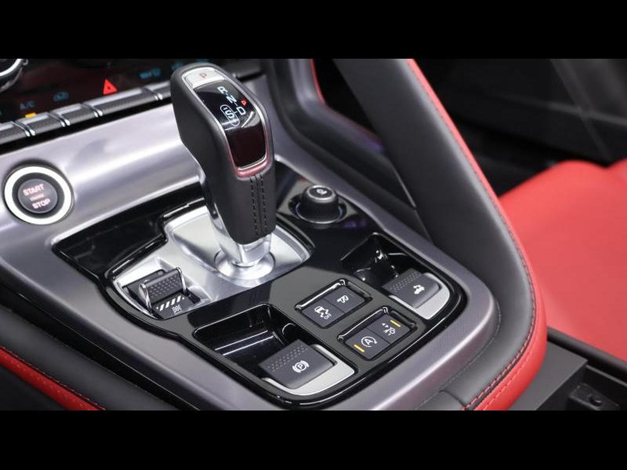 Jaguar F-Type R P575 Convertible Auto (2024) - Foto 29