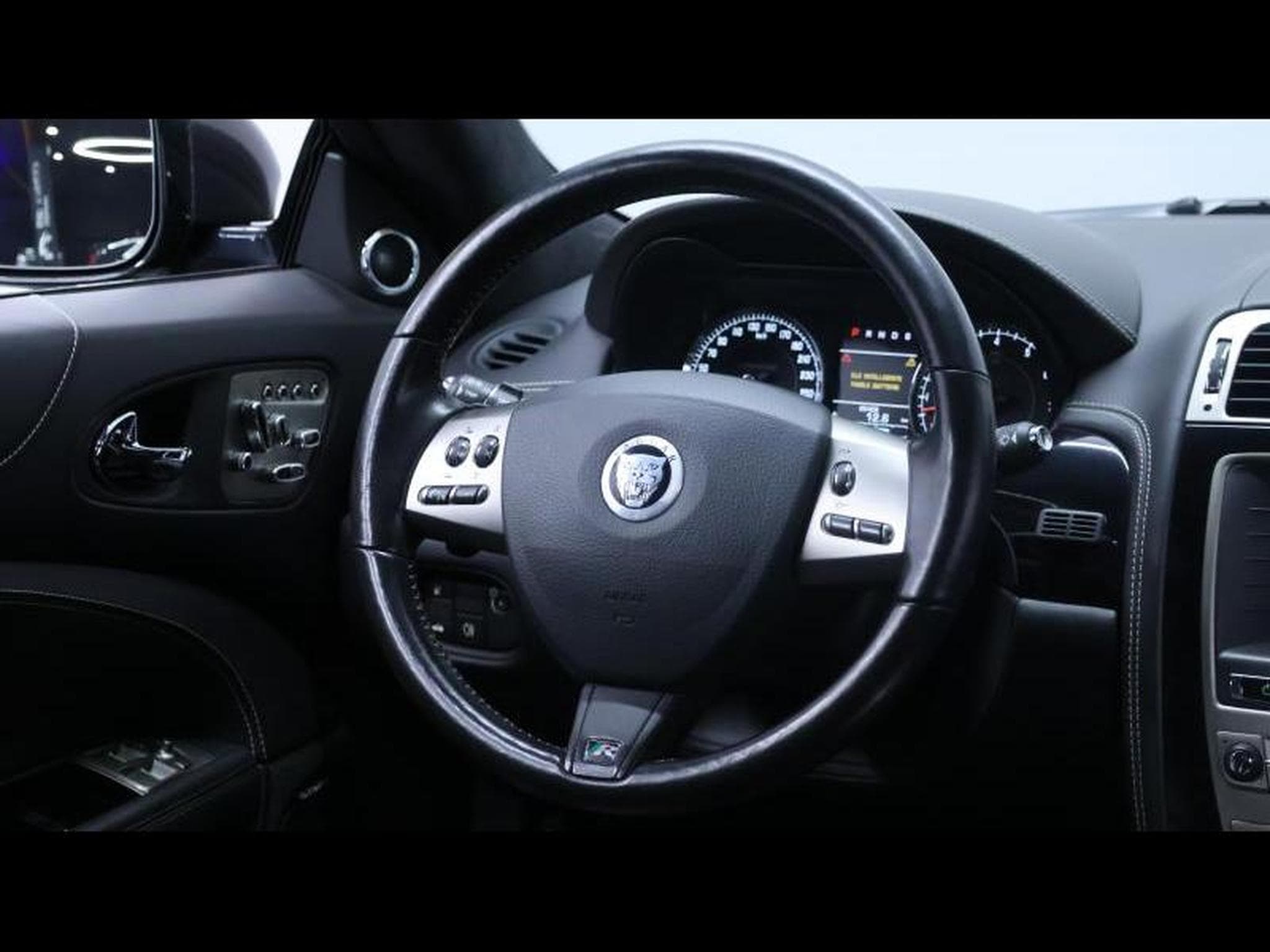 Jaguar XKR 5.0 V8 530 75th coupe * 75 exemplaires au monde * (2011) - Photo 18