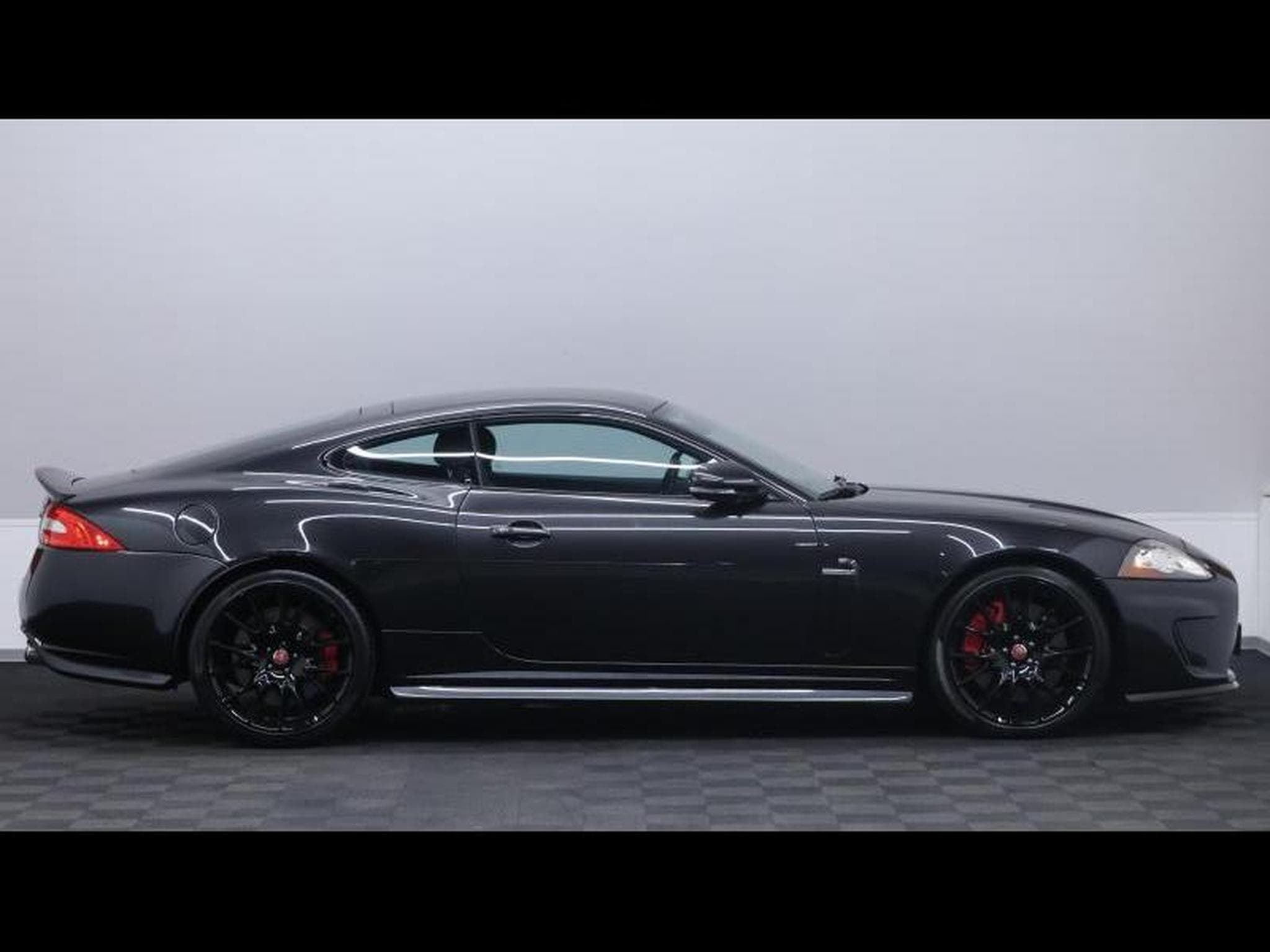 Jaguar XKR 5.0 V8 530 75th coupe * 75 exemplaires au monde * (2011) - Photo 3