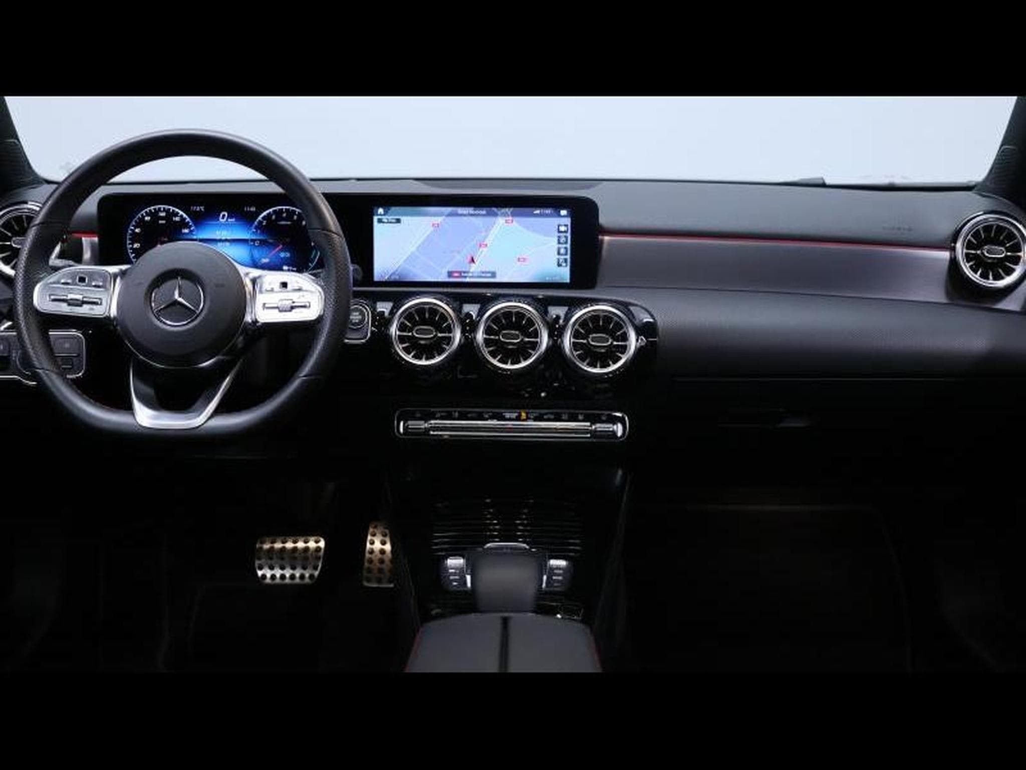 Mercedes A 250 e AMG Line 8G DCT (2022) - Photo 15