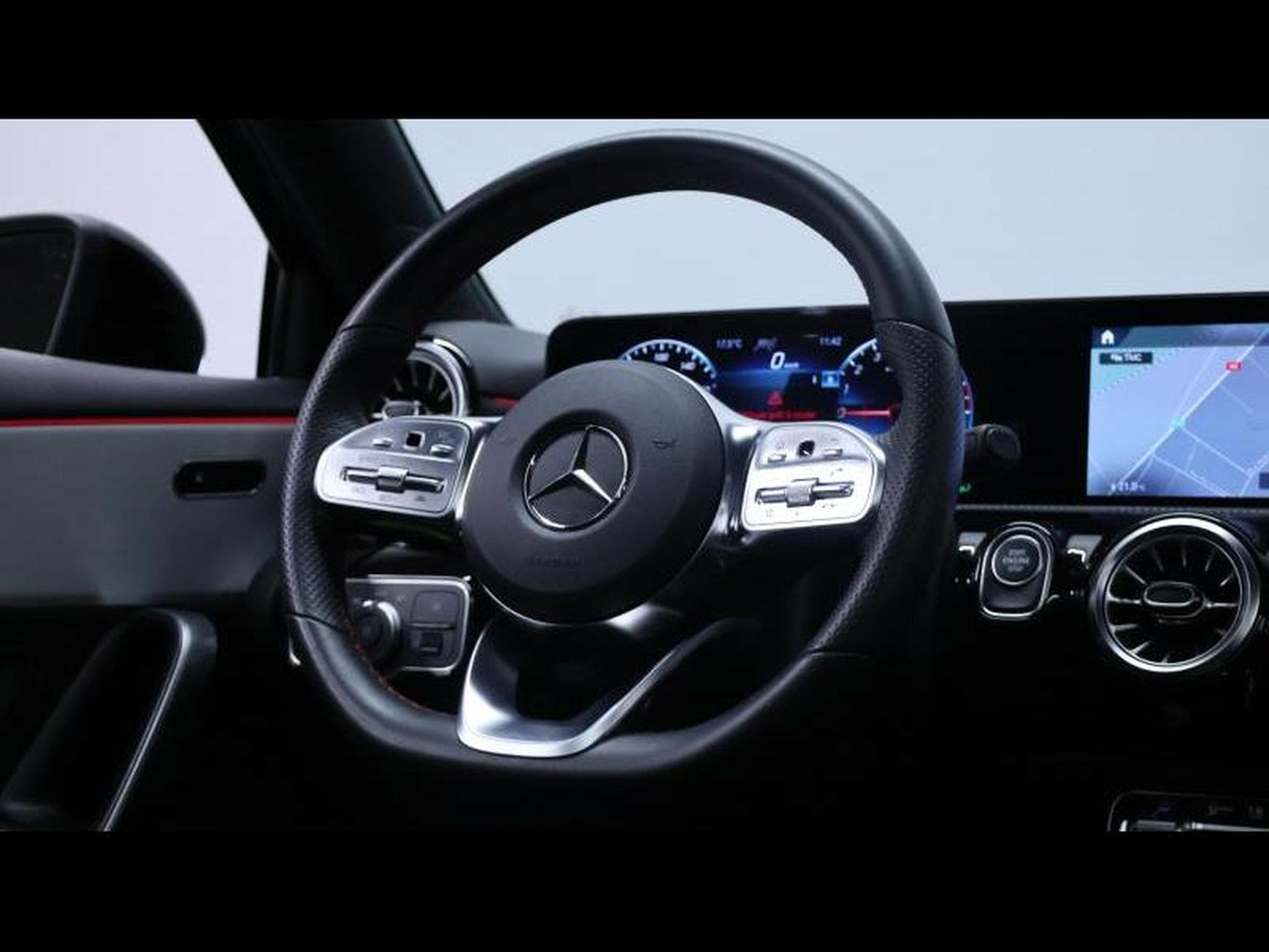 Mercedes A 250 e AMG Line 8G DCT (2022) - Photo 16