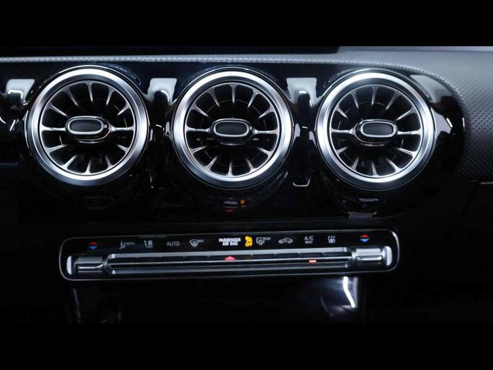 Mercedes A 250 e AMG Line 8G DCT (2022) - Photo 21