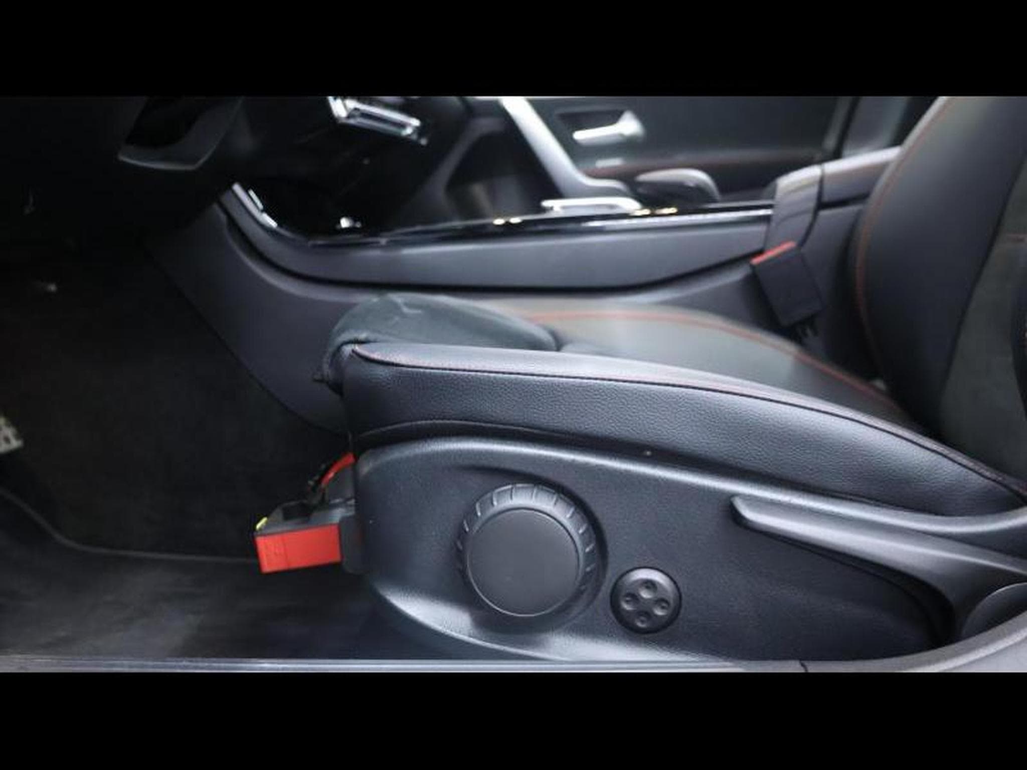 Mercedes A 250 e AMG Line 8G DCT (2022) - Photo 25