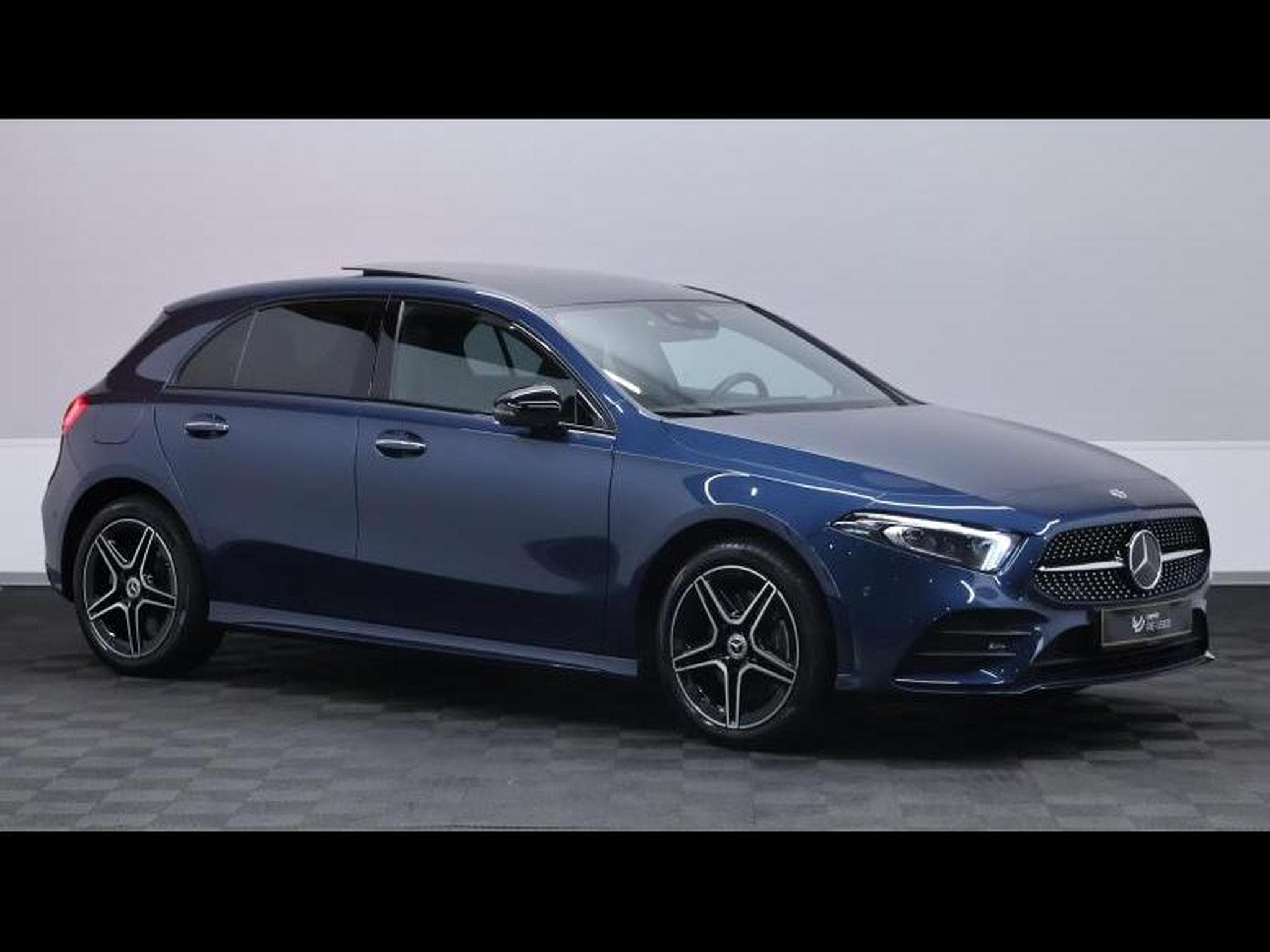 Mercedes A 250 e AMG Line 8G DCT (2022) - Photo 3