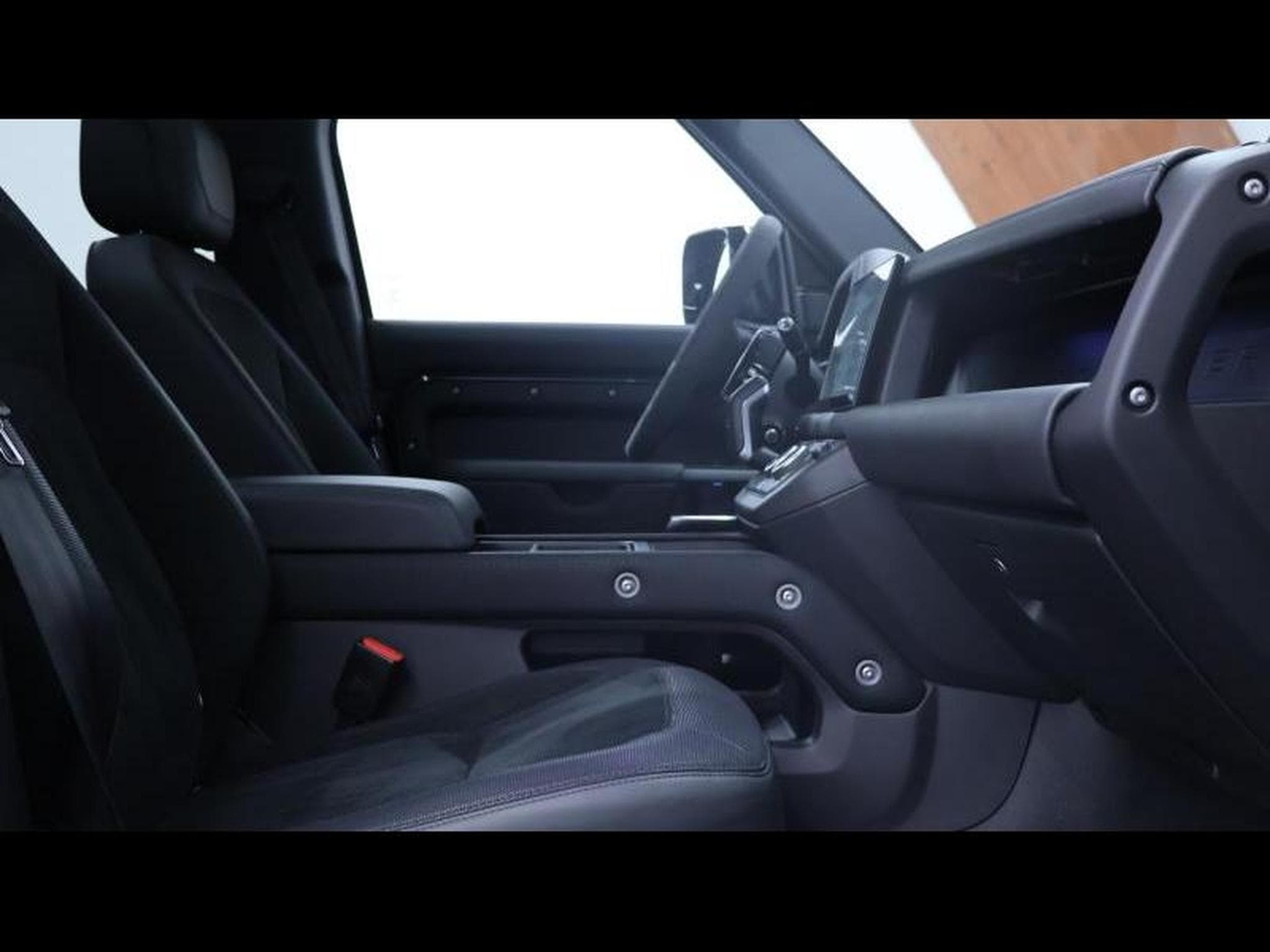 Land-Rover Defender 110 P525 V8 AWD Auto (2023) - Photo 11