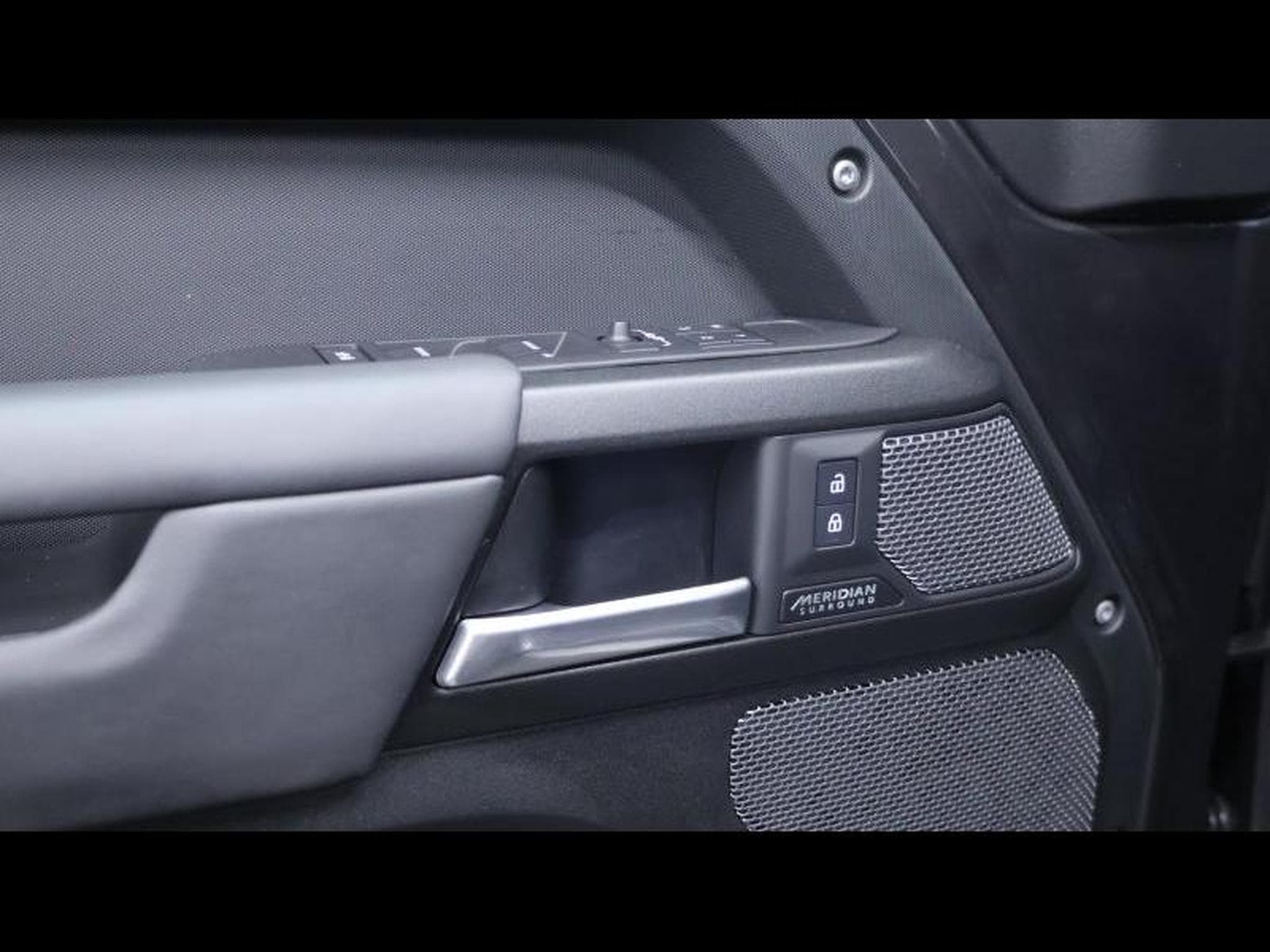 Land-Rover Defender 110 P525 V8 AWD Auto (2023) - Photo 25