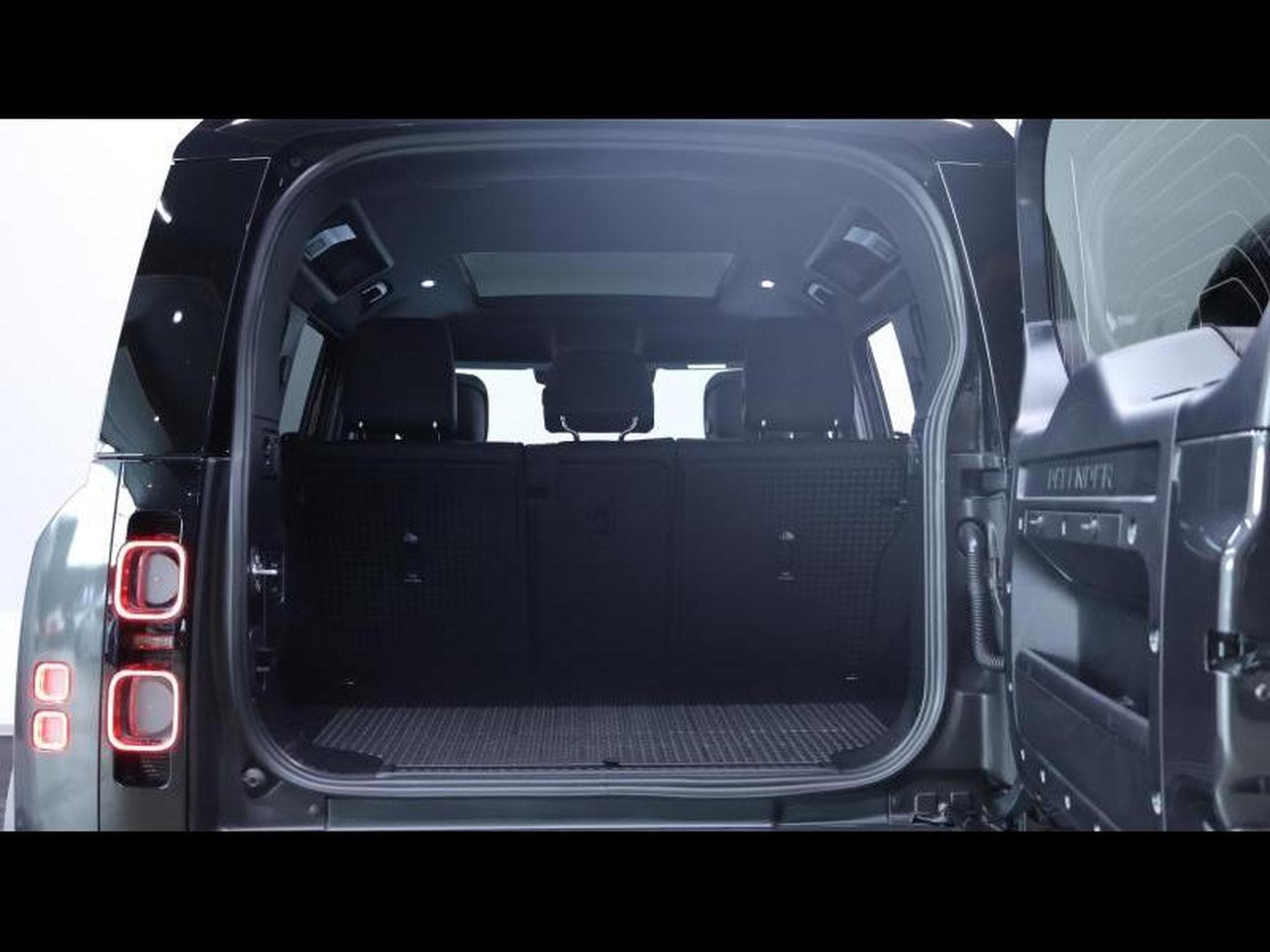 Land-Rover Defender 110 P525 V8 AWD Auto (2023) - Photo 7