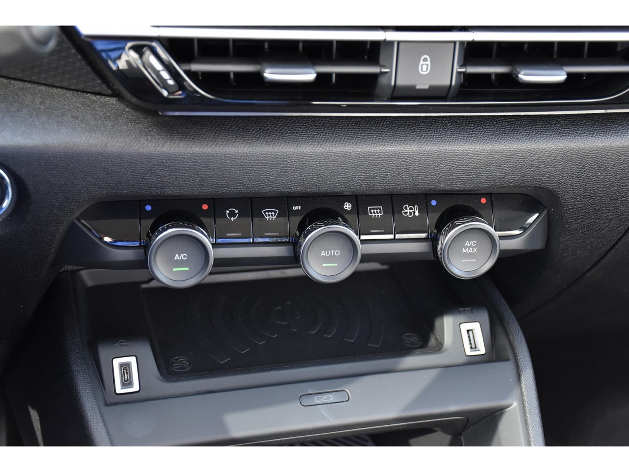 Citroën C4 1.2 MHEV MAX e-DCS6 ACC SIDE LANE HUD CAM360 1° MAIN (2025) - Photo 11