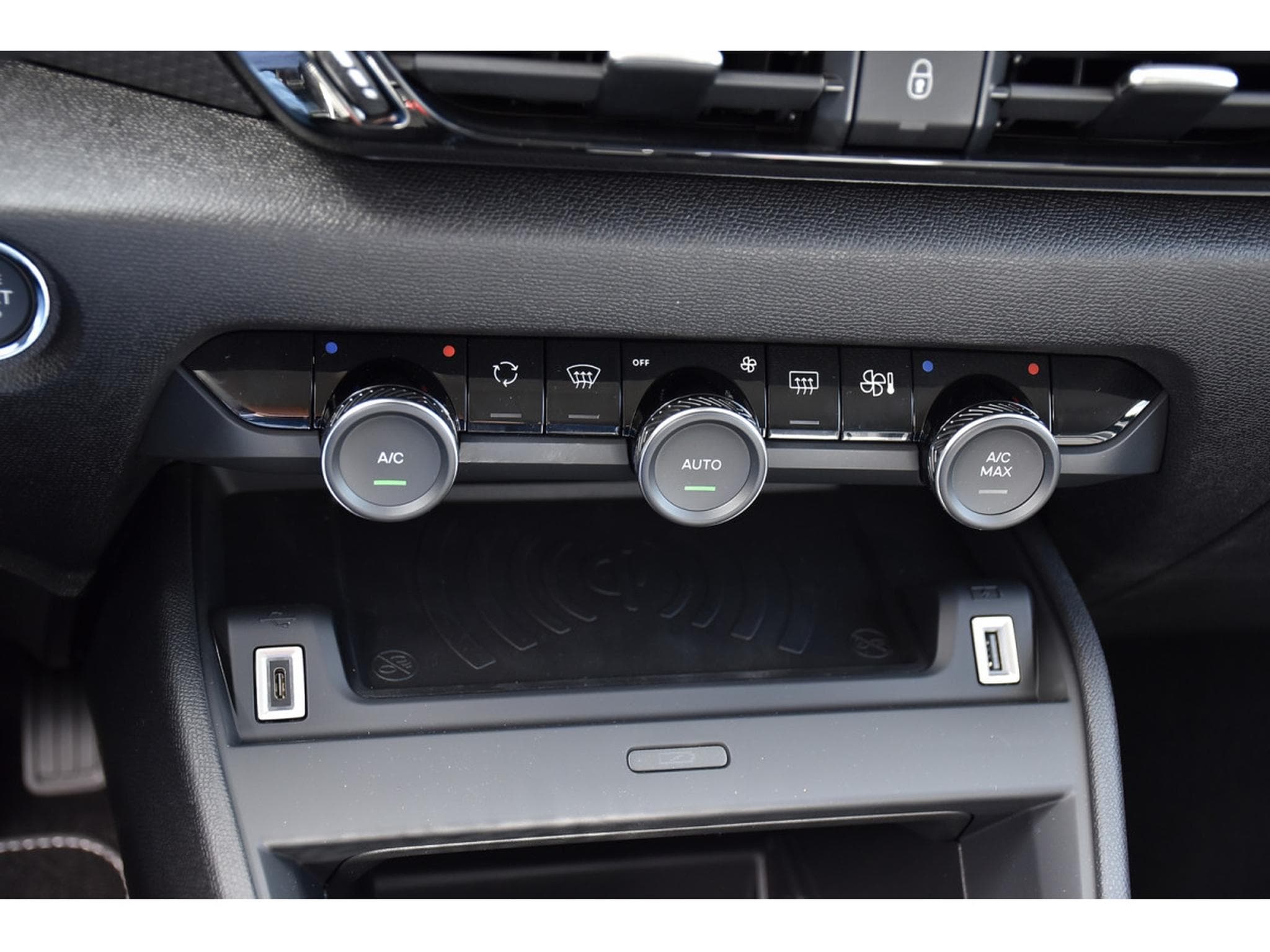 Citroën C4 1.2 MHEV MAX e-DCS6 ACC SIDE LANE HUD CAM360 1° MAIN (2025) - Photo 20