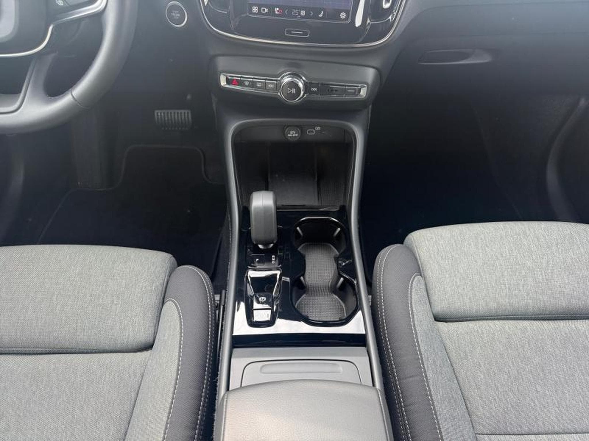 Volvo XC40 B3 Plus Dark / Essence (2025) - Photo 11