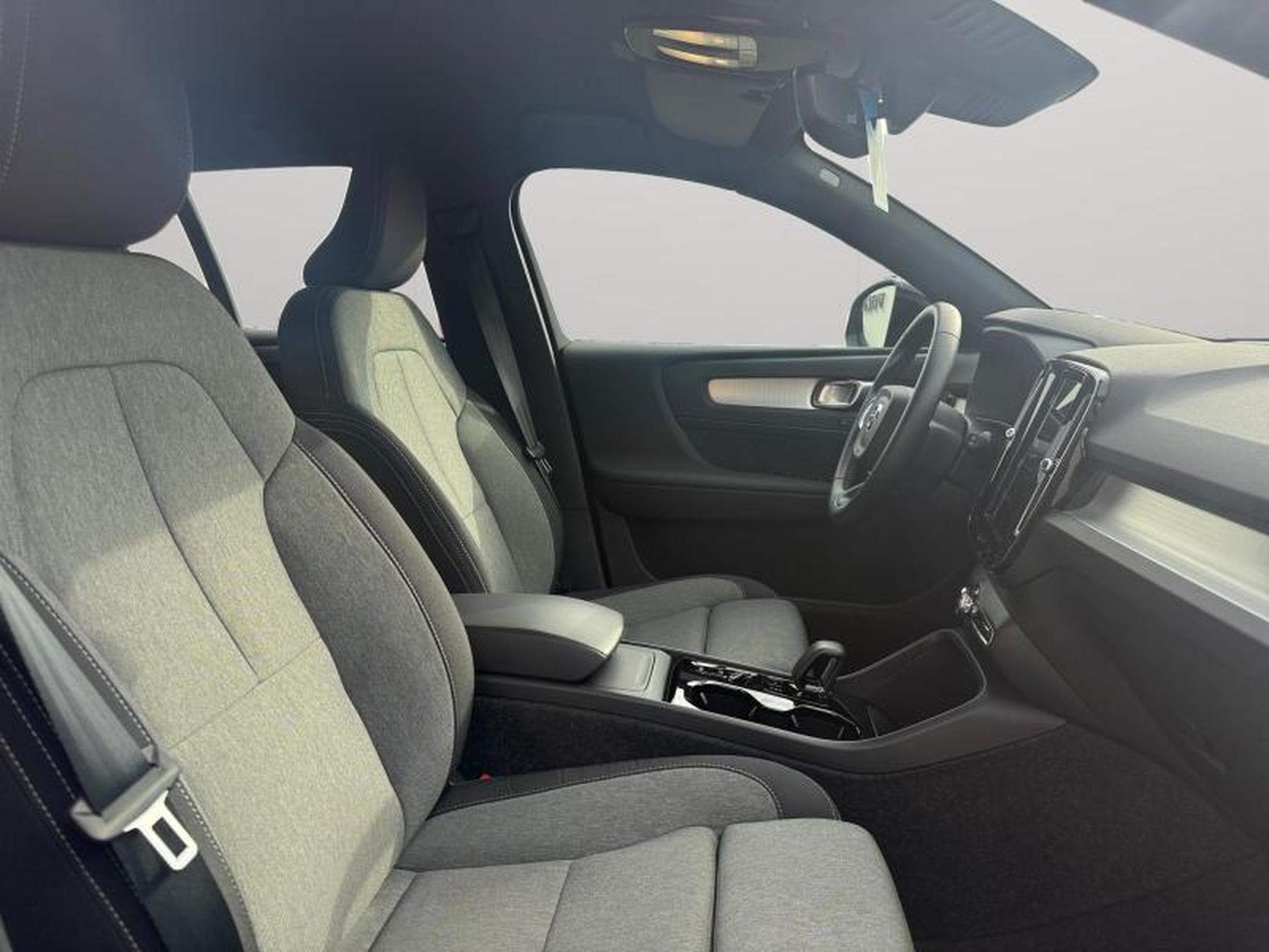 Volvo XC40 B3 Plus Dark / Essence (2025) - Photo 15