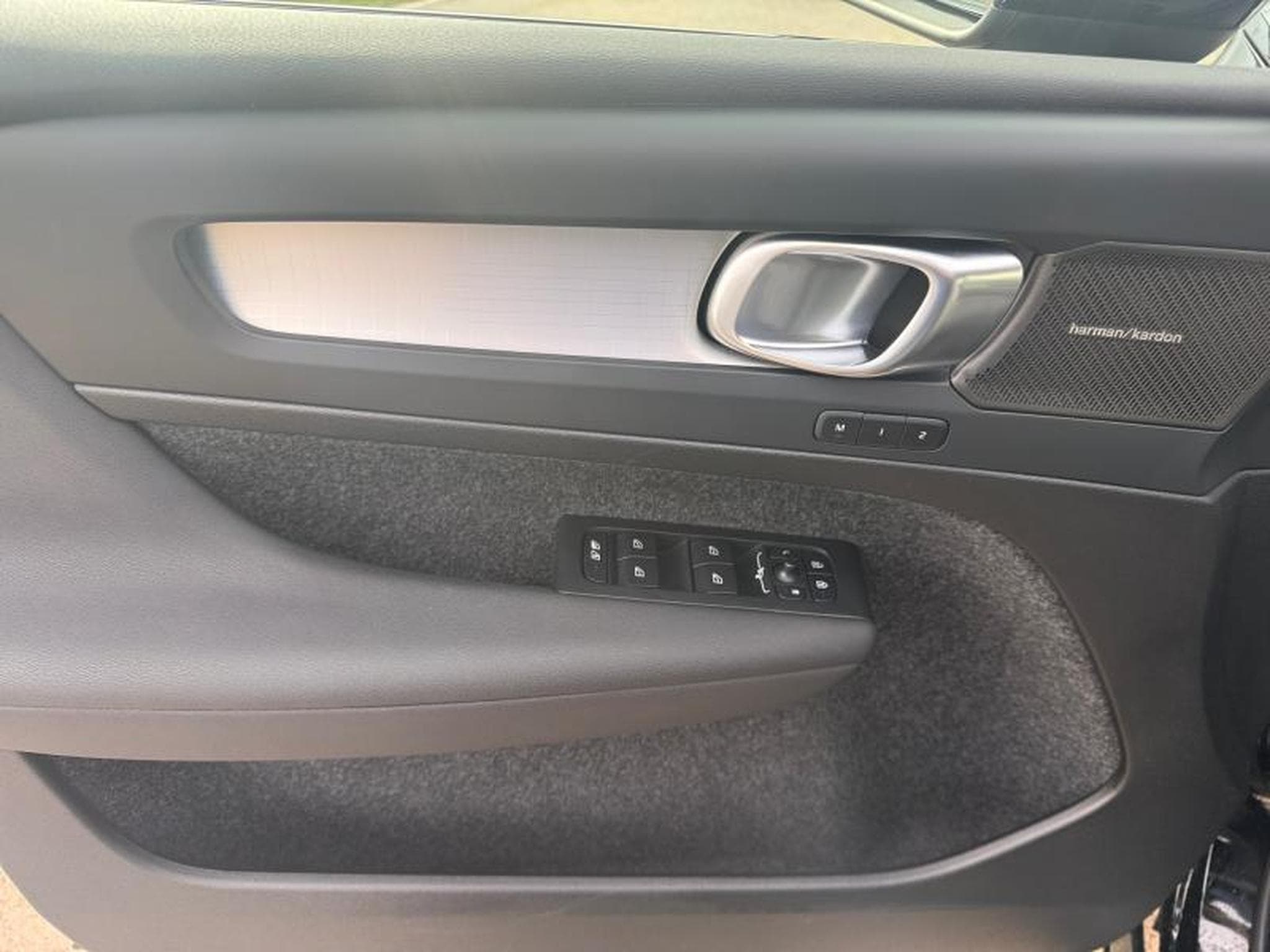 Volvo XC40 B3 Plus Dark / Essence (2025) - Photo 20