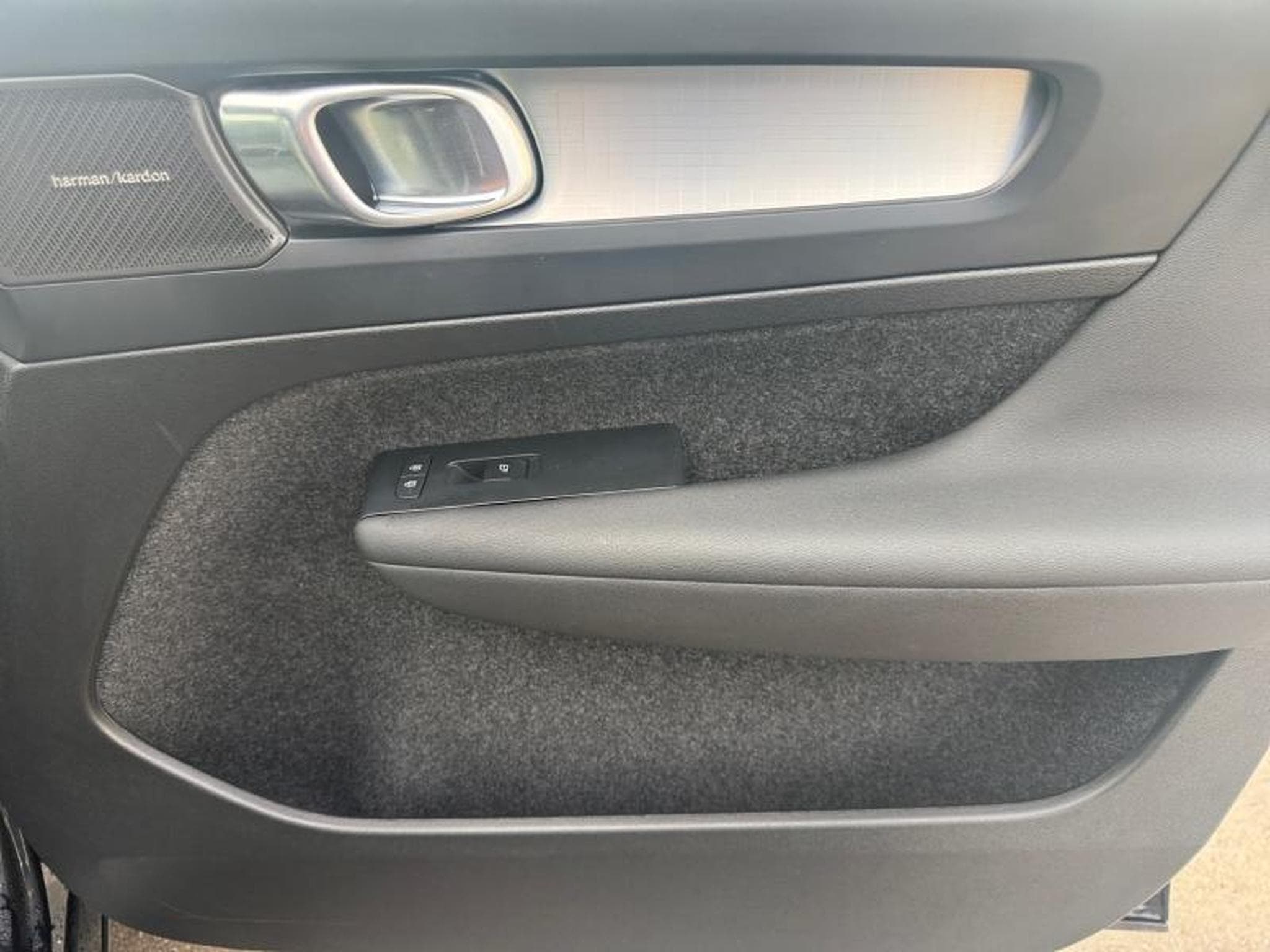 Volvo XC40 B3 Plus Dark / Essence (2025) - Photo 21