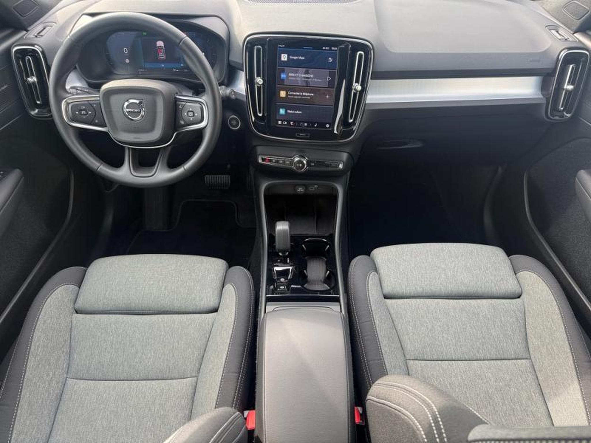 Volvo XC40 B3 Plus Dark / Essence (2025) - Photo 3