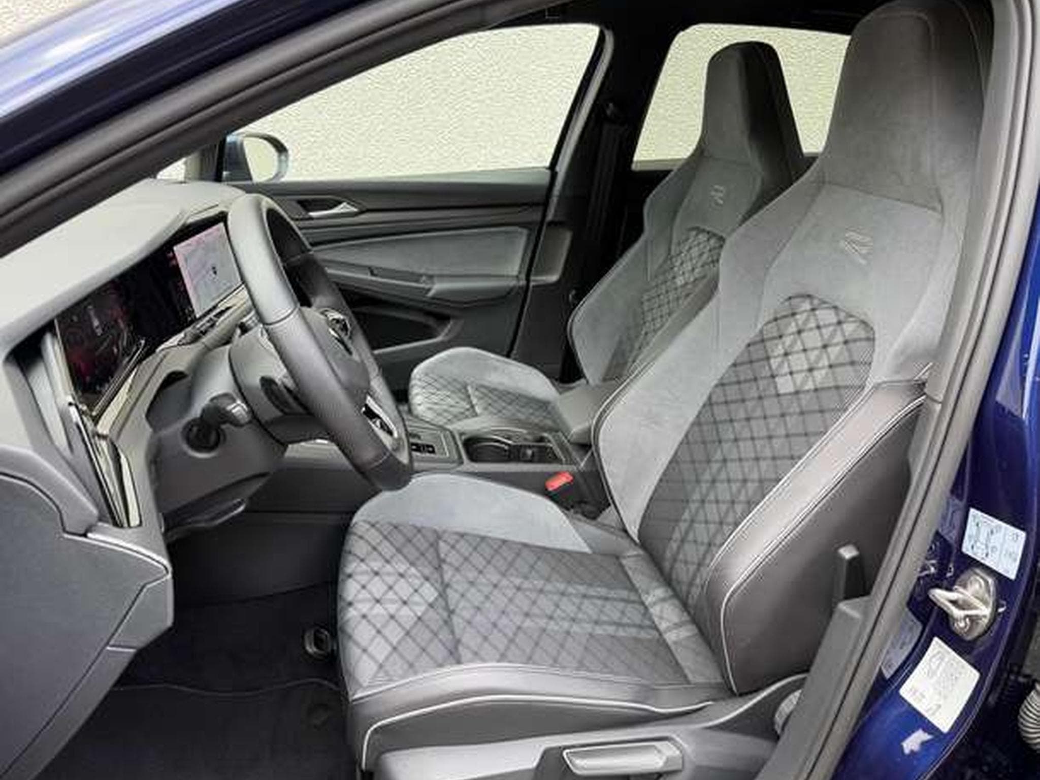 VW Golf Golf 1.5 eTSI R-Line OPF DSG (EU6AP) (2022) - Photo 12