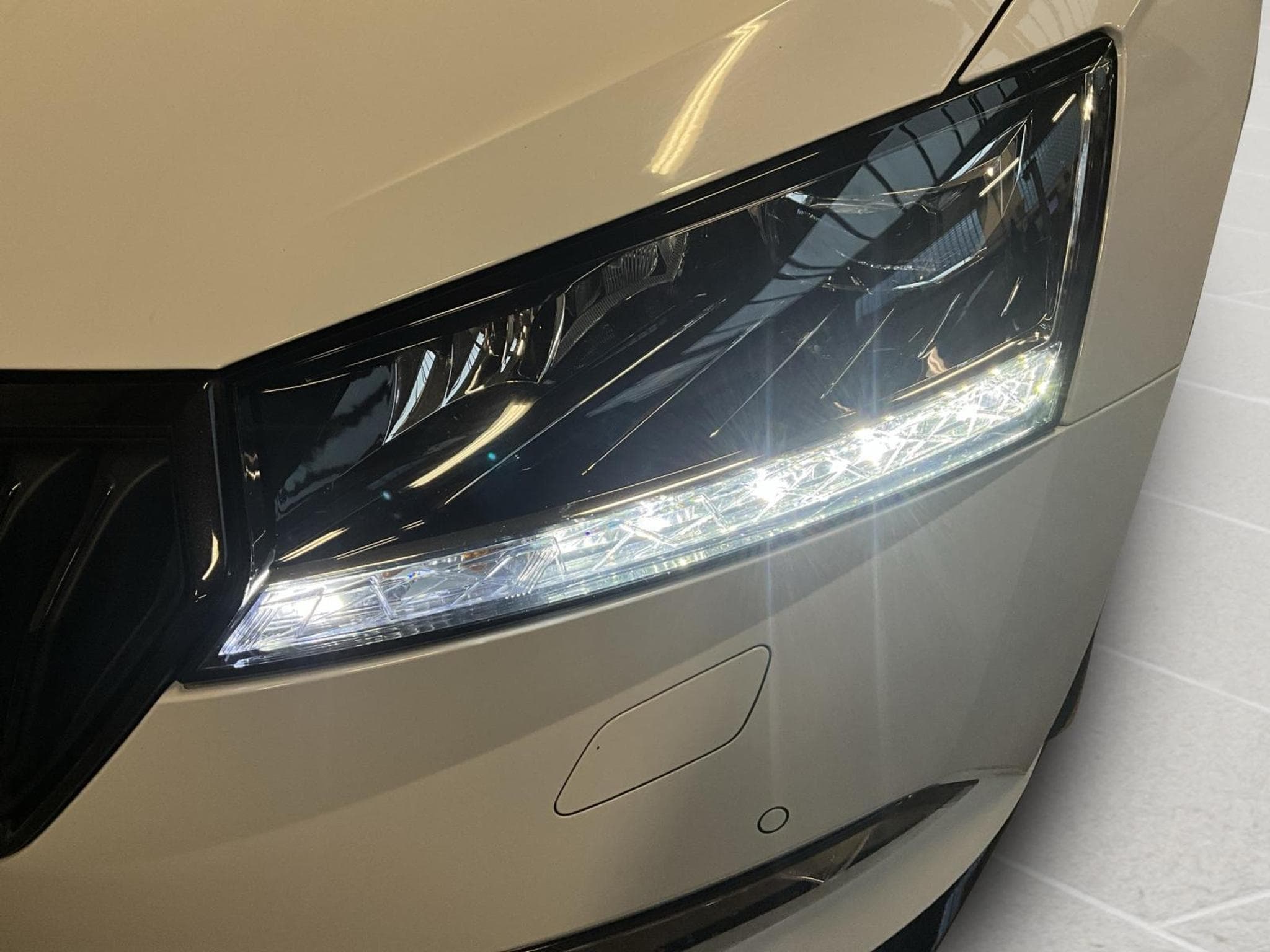 Skoda Fabia Monte-Carlo+LED+NAVi+DIGI+ (2021) - Foto 9