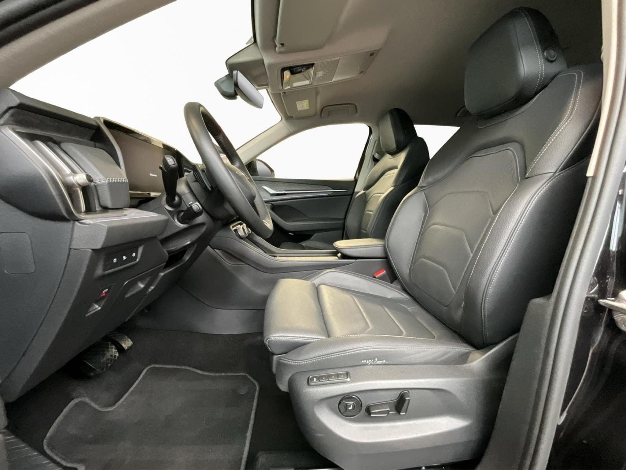 Skoda Kodiaq Selection+DSG+SUITE+Light&View+AHK (2025) - Foto 11
