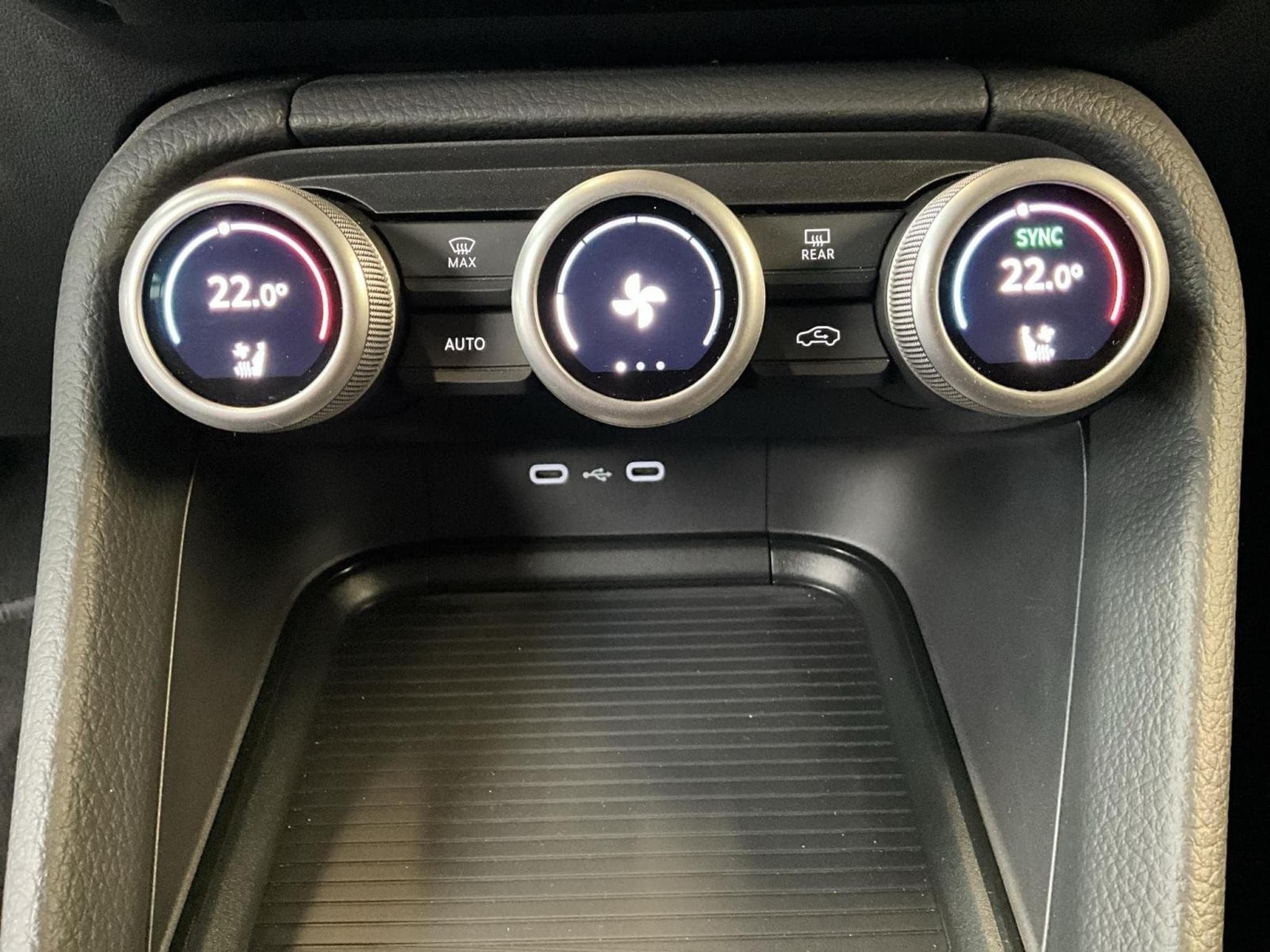 Skoda Kodiaq Selection+DSG+SUITE+Light&View+AHK (2025) - Foto 17