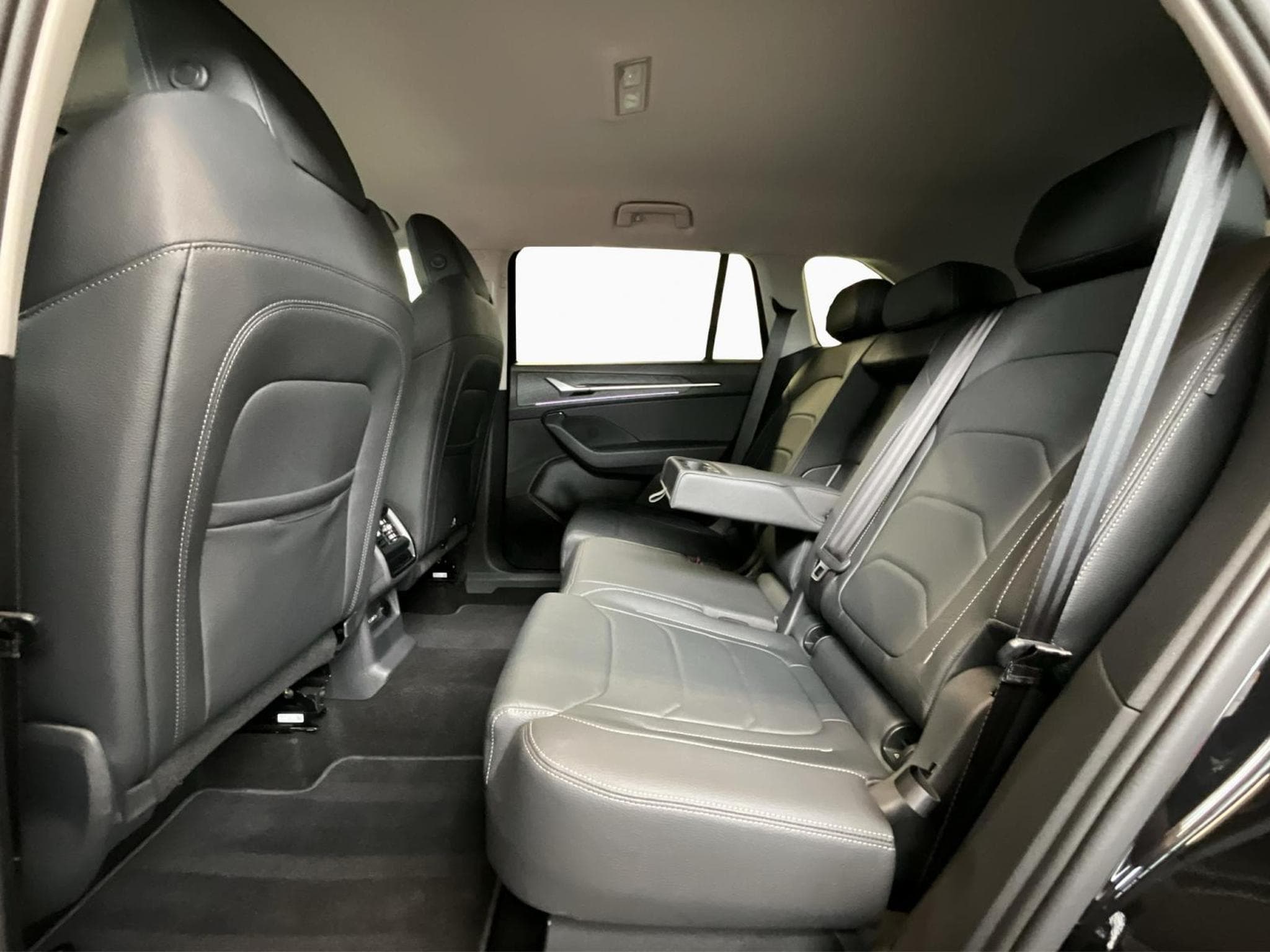 Skoda Kodiaq Selection+DSG+SUITE+Light&View+AHK (2025) - Foto 18