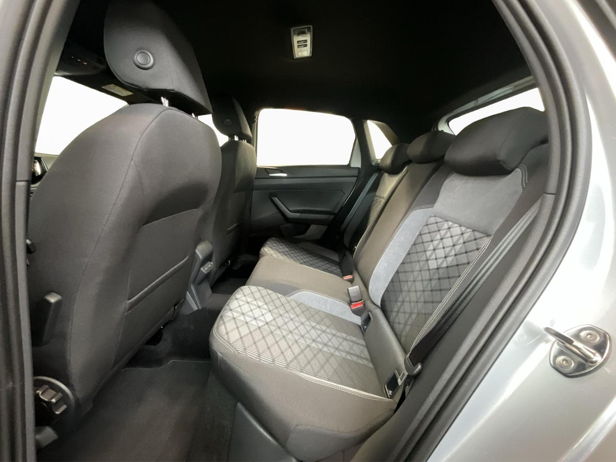 VW Polo R-Line+DSG+LED+Navi+Digi+ (2024) - Foto 18