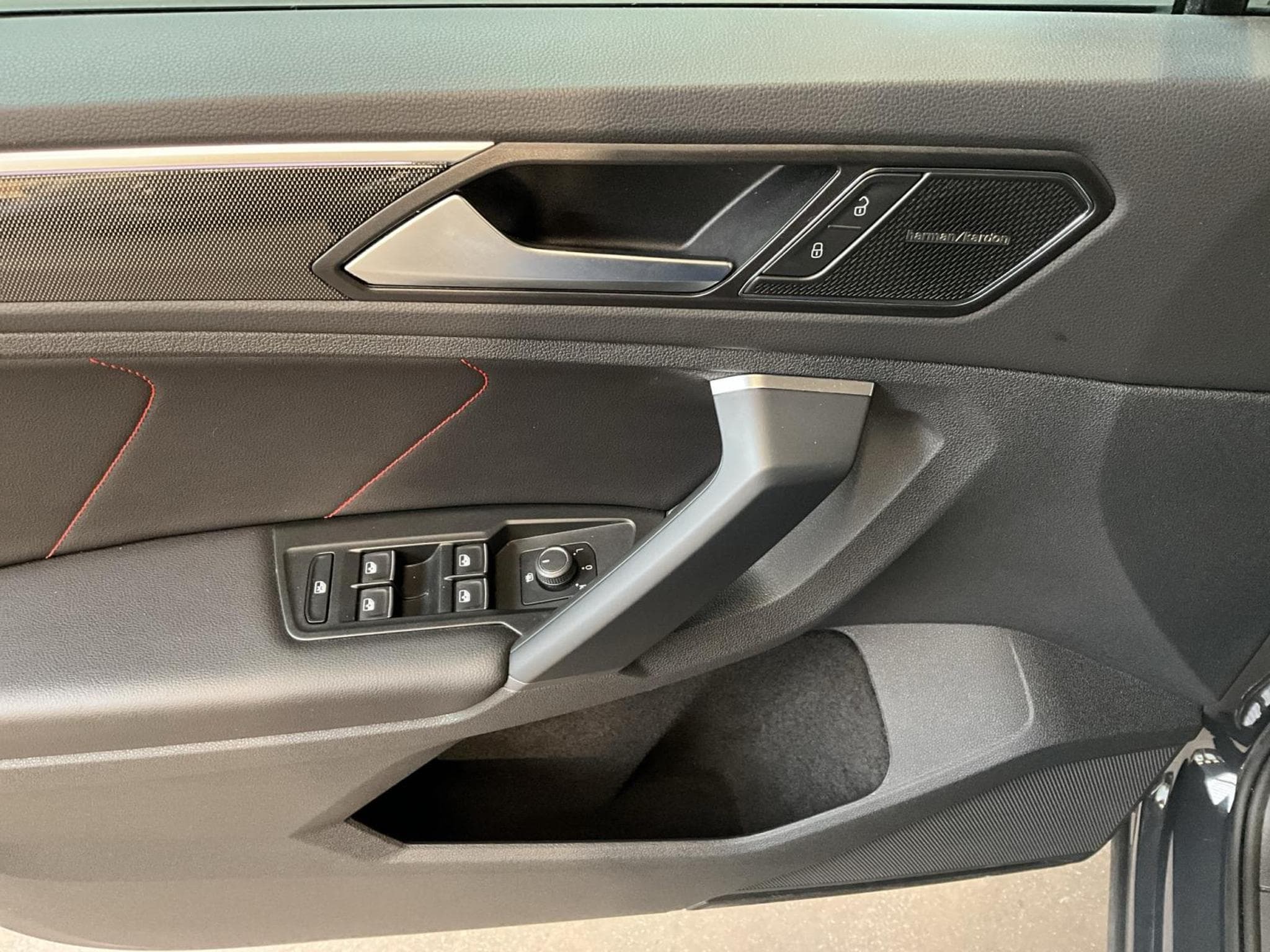 VW Tiguan Life-Urban-Sport+DSG+LED+RearView (2024) - Foto 10