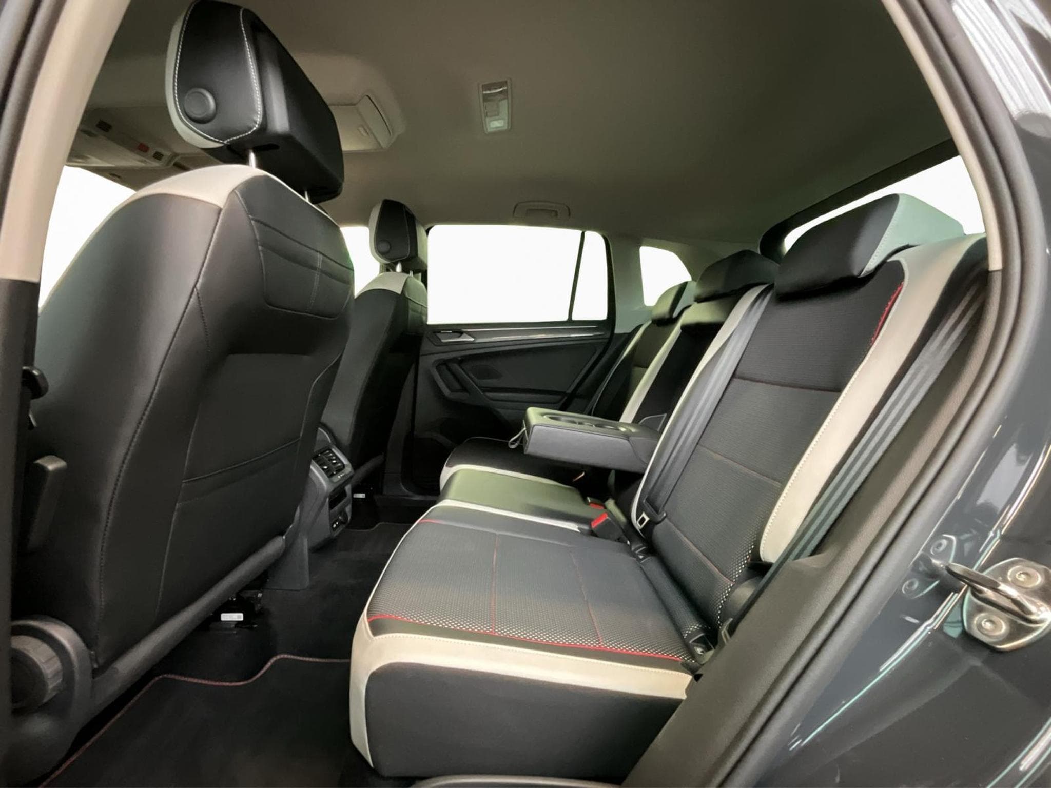 VW Tiguan Life-Urban-Sport+DSG+LED+RearView (2024) - Foto 18