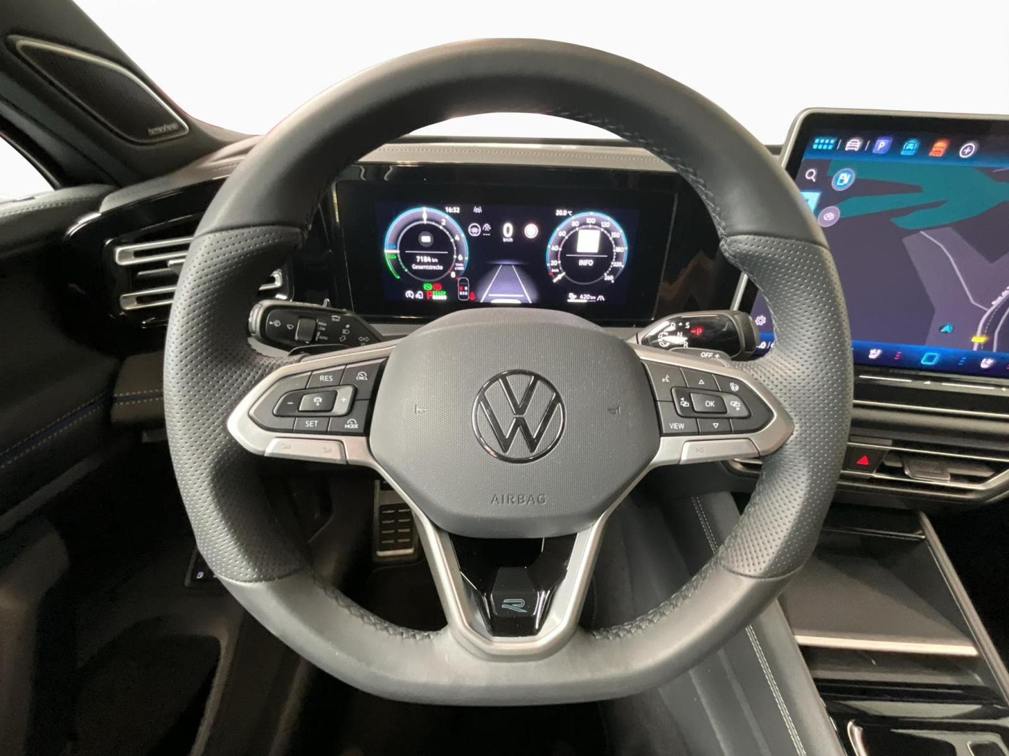 VW Tiguan R-Line+DSG+PHEV+Black-Style+Pano+AHK (2025) - Foto 12
