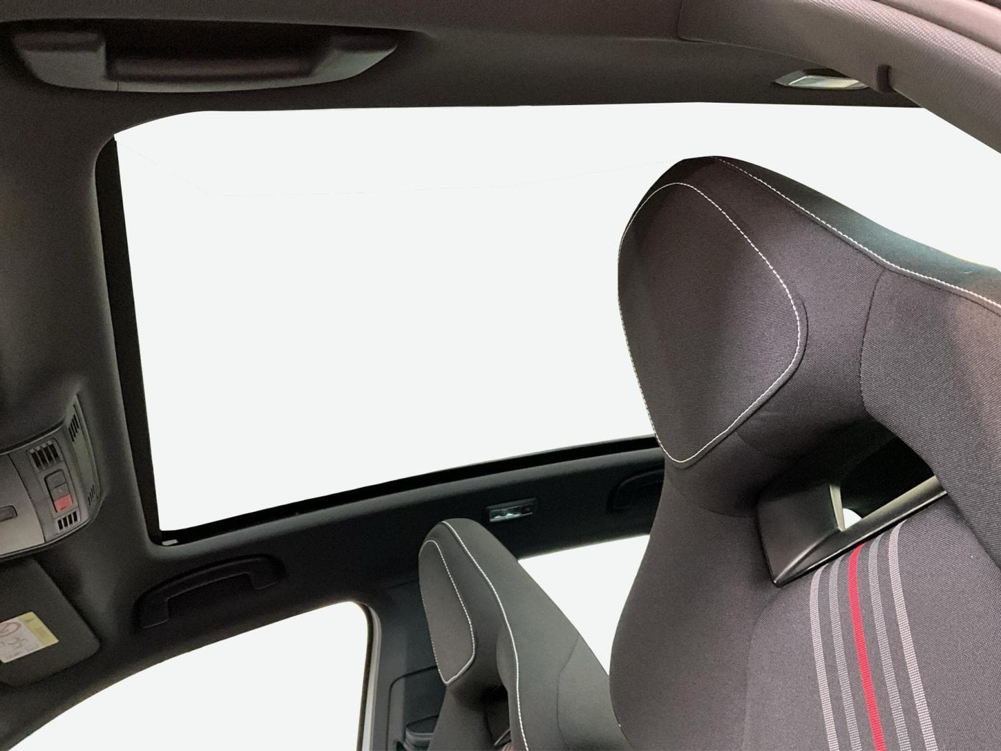 Skoda Kamiq Monte-Carlo+DSG+Pano+LED (2025) - Foto 15