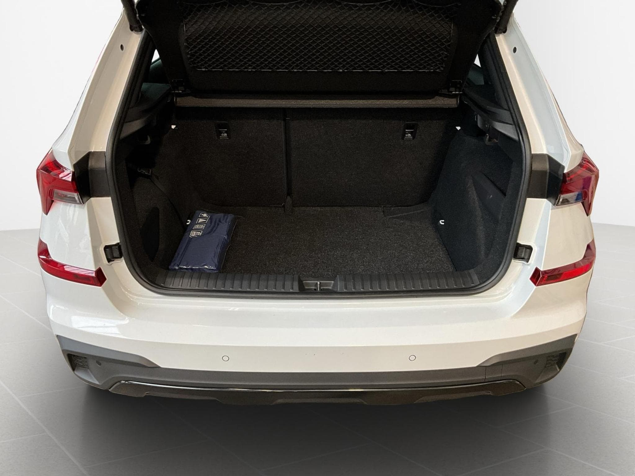 Skoda Kamiq Monte-Carlo+DSG+Pano+LED (2025) - Foto 17