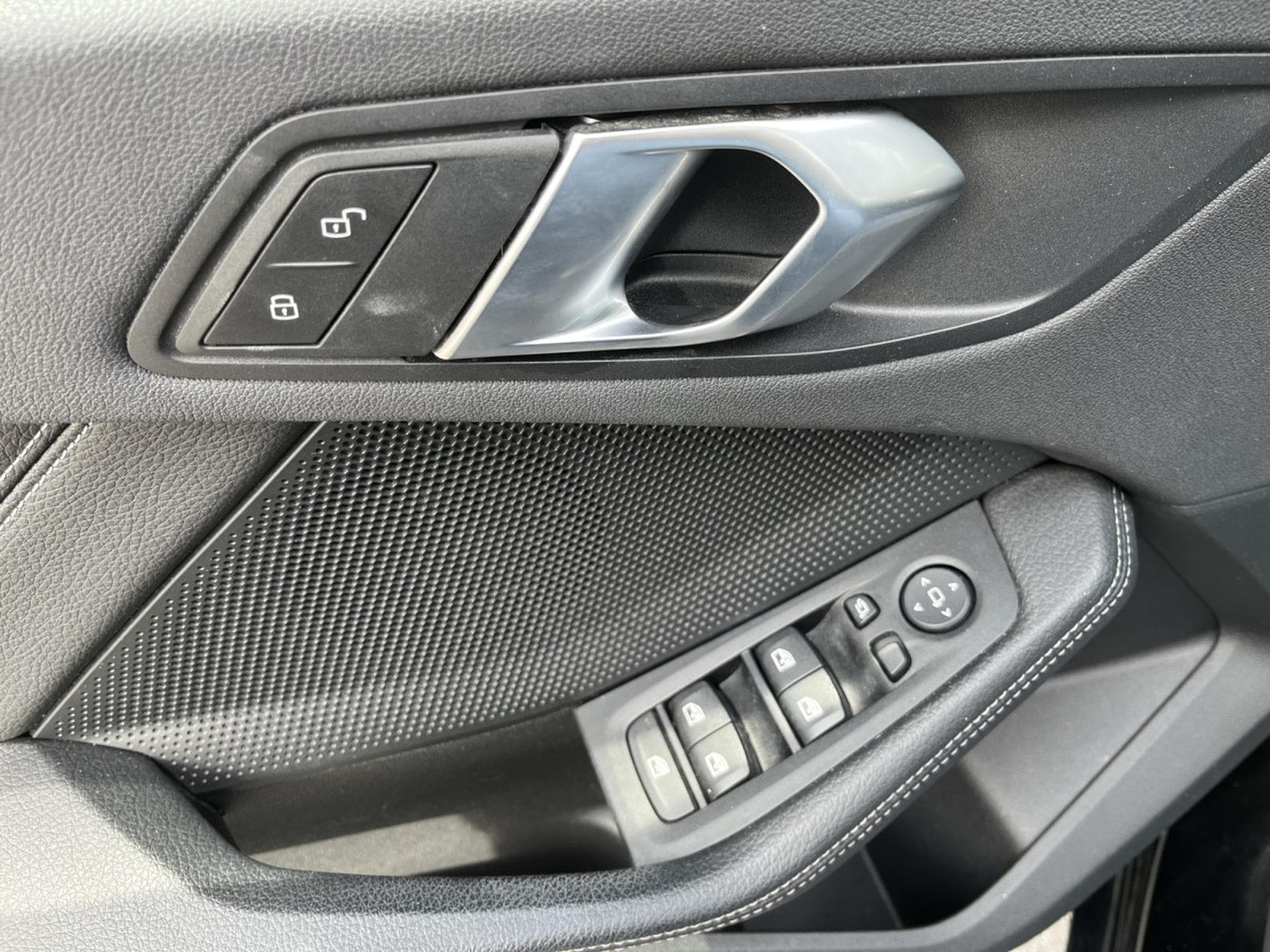 BMW 116 116d 115cv Navi Pano Cuir 2xPDC (2021) - Photo 20