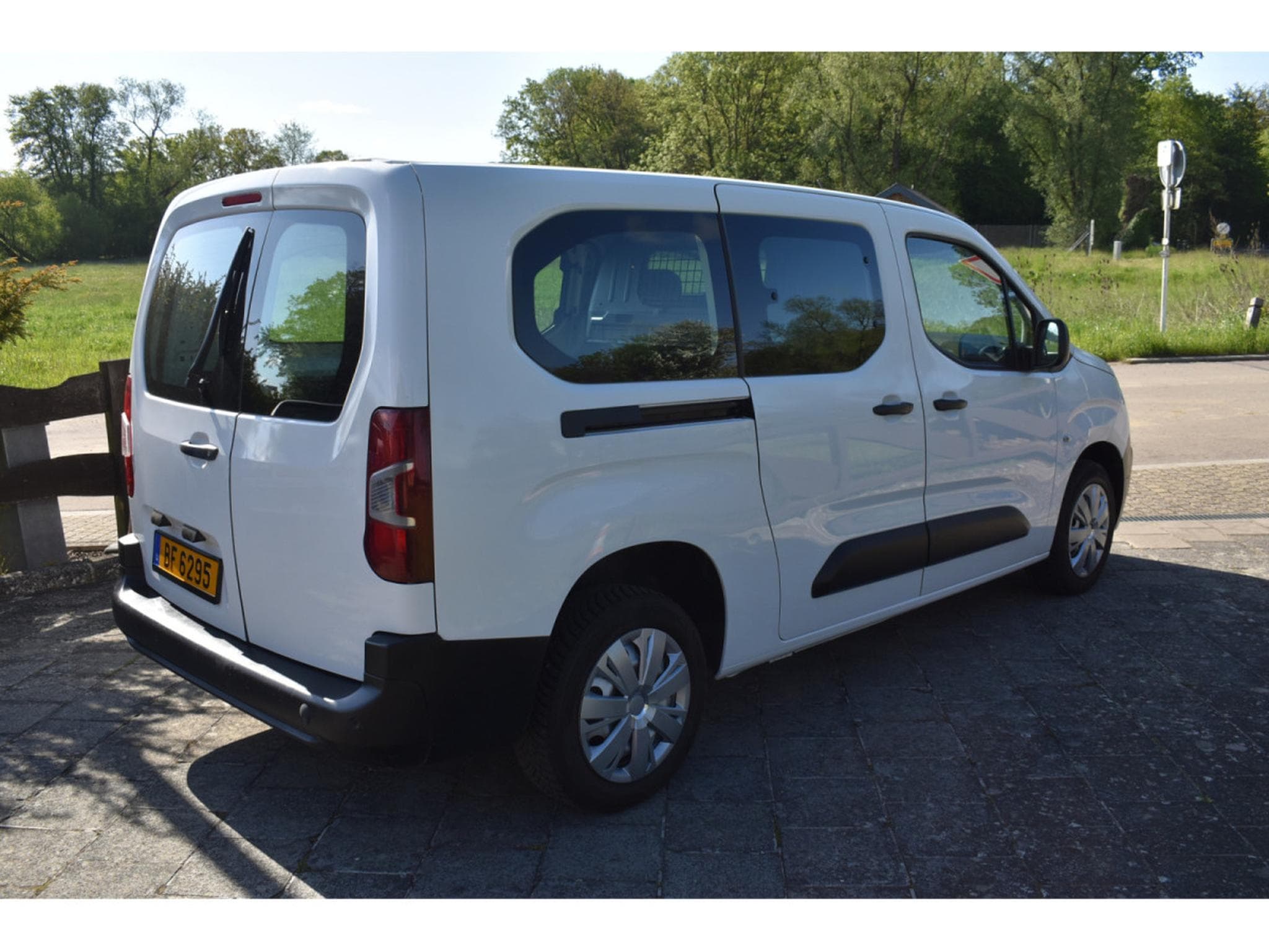 Peugeot Partner 1,5 HDi Maxi 3 places 42000km (2021) - Photo 4