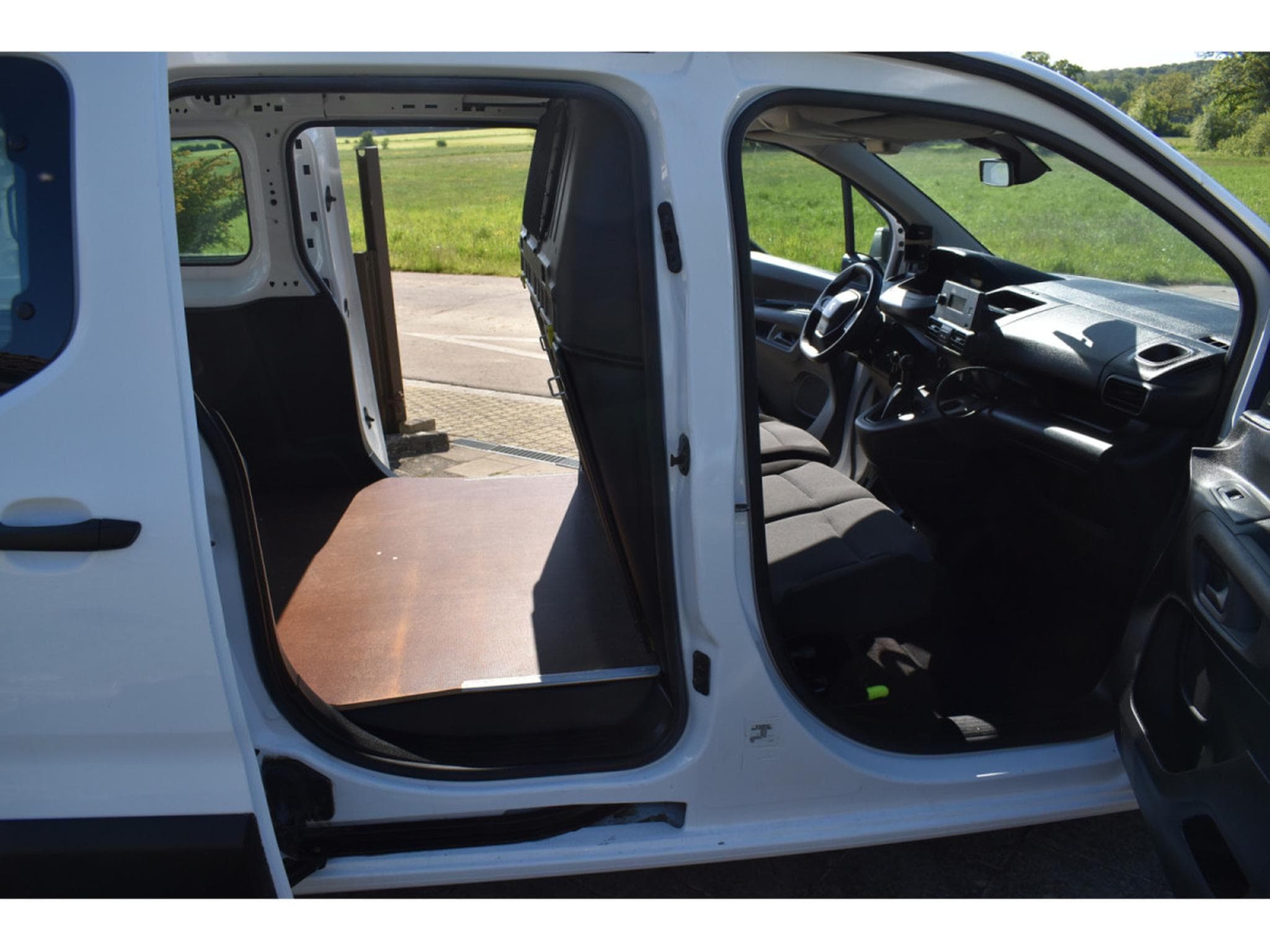Peugeot Partner 1,5 HDi Maxi 3 places 42000km (2021) - Photo 7