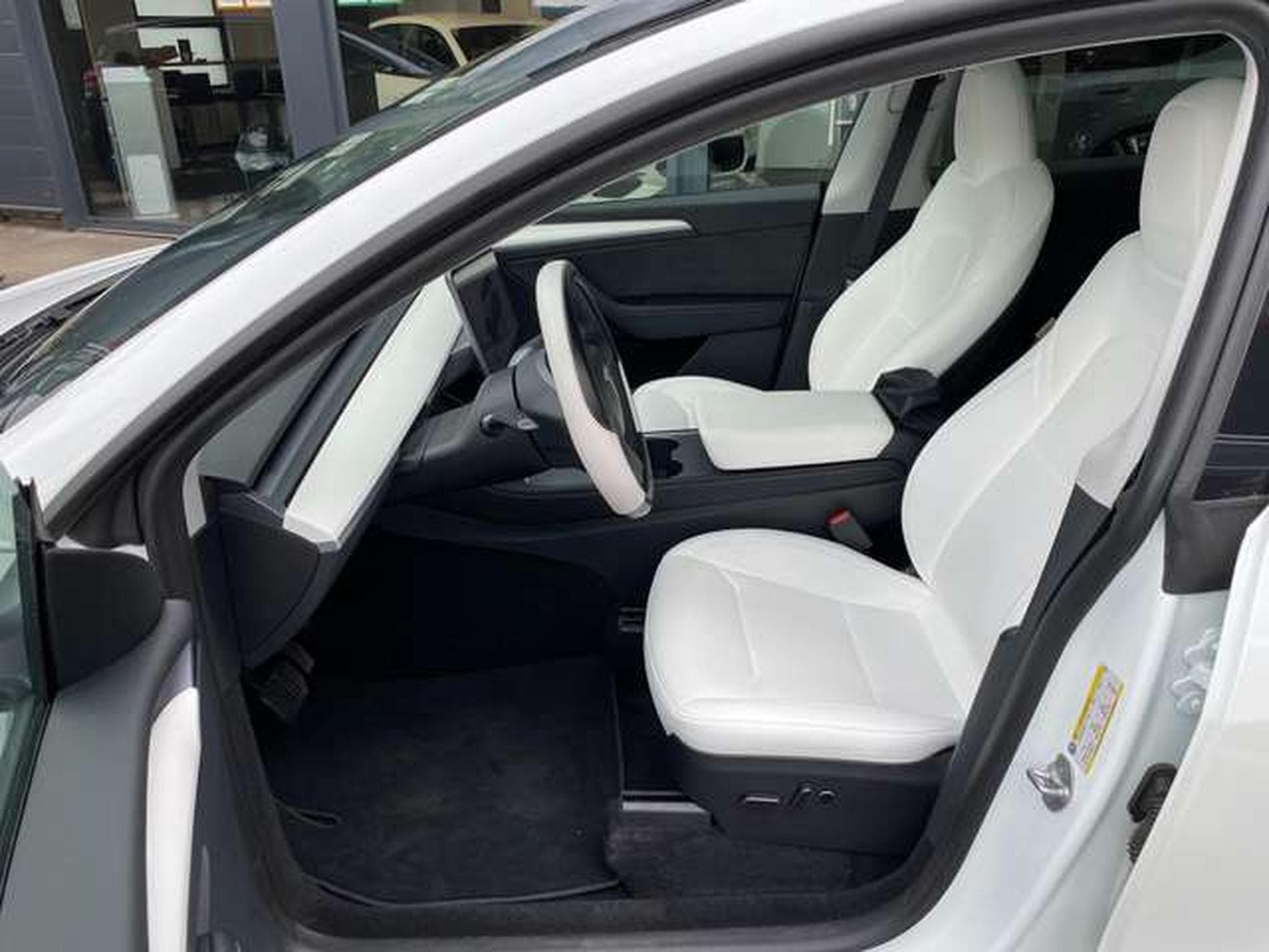 Tesla Model Y Model Y RWD garantie constructeur 02/28 (2024) - Photo 9