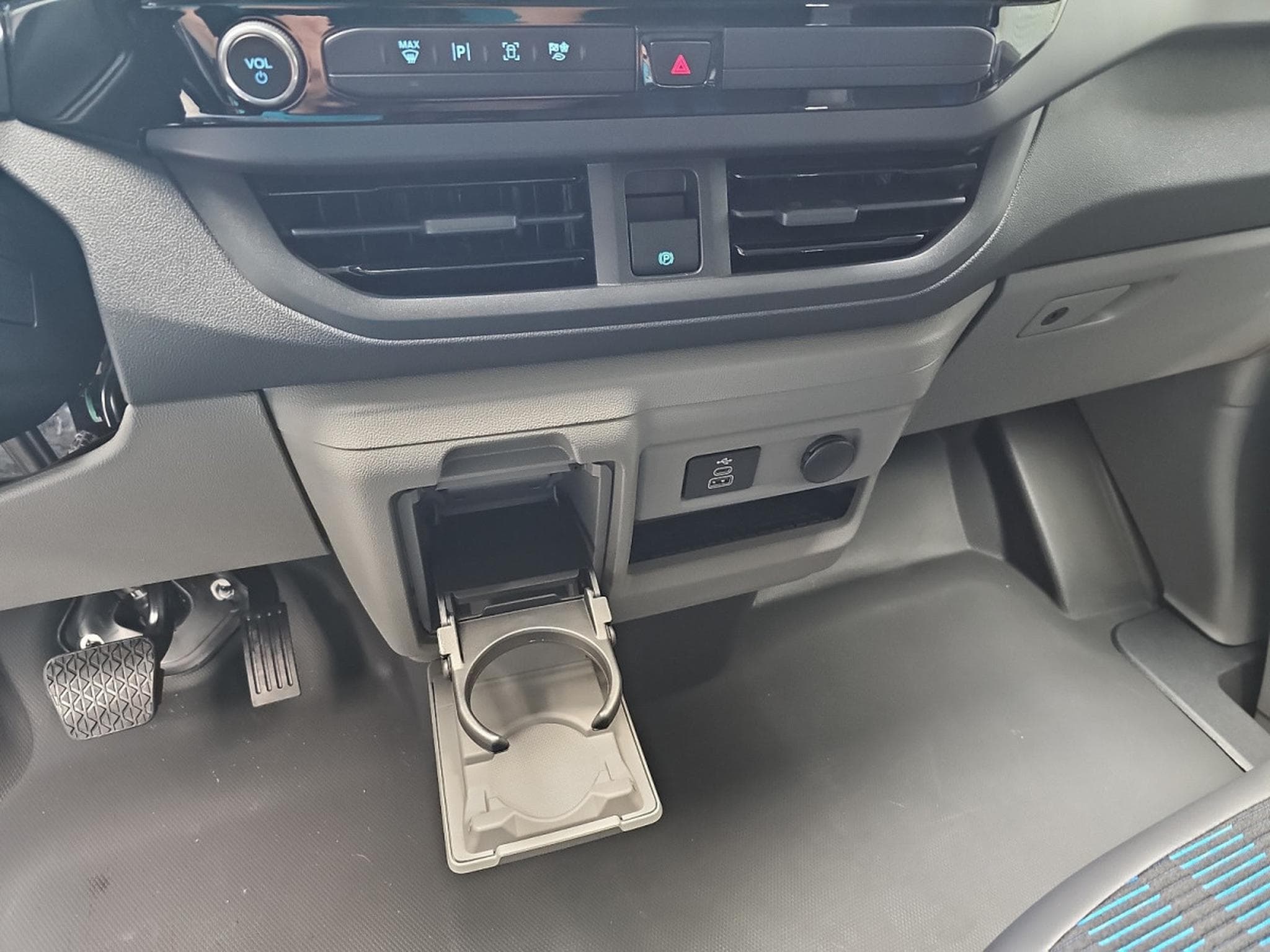 Ford Transit 2.0 ECOBLUE 170 BVA L1H1 Sport (2026) - Photo 11