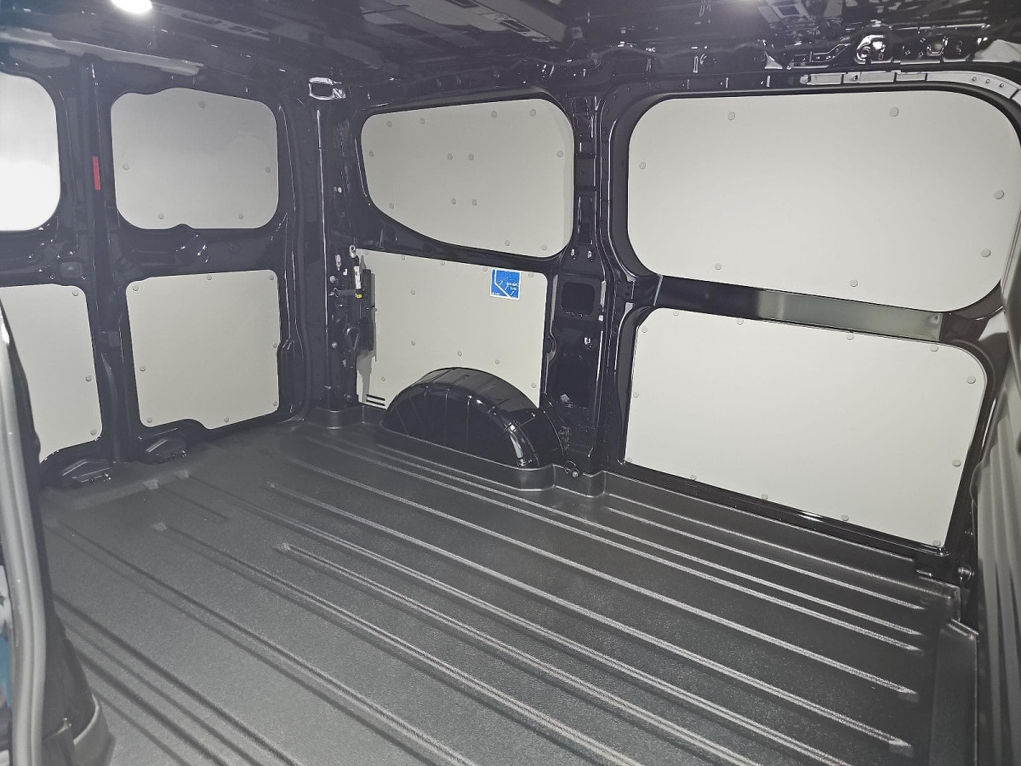 Ford Transit 2.0 ECOBLUE 170 BVA L1H1 Sport (2026) - Photo 16