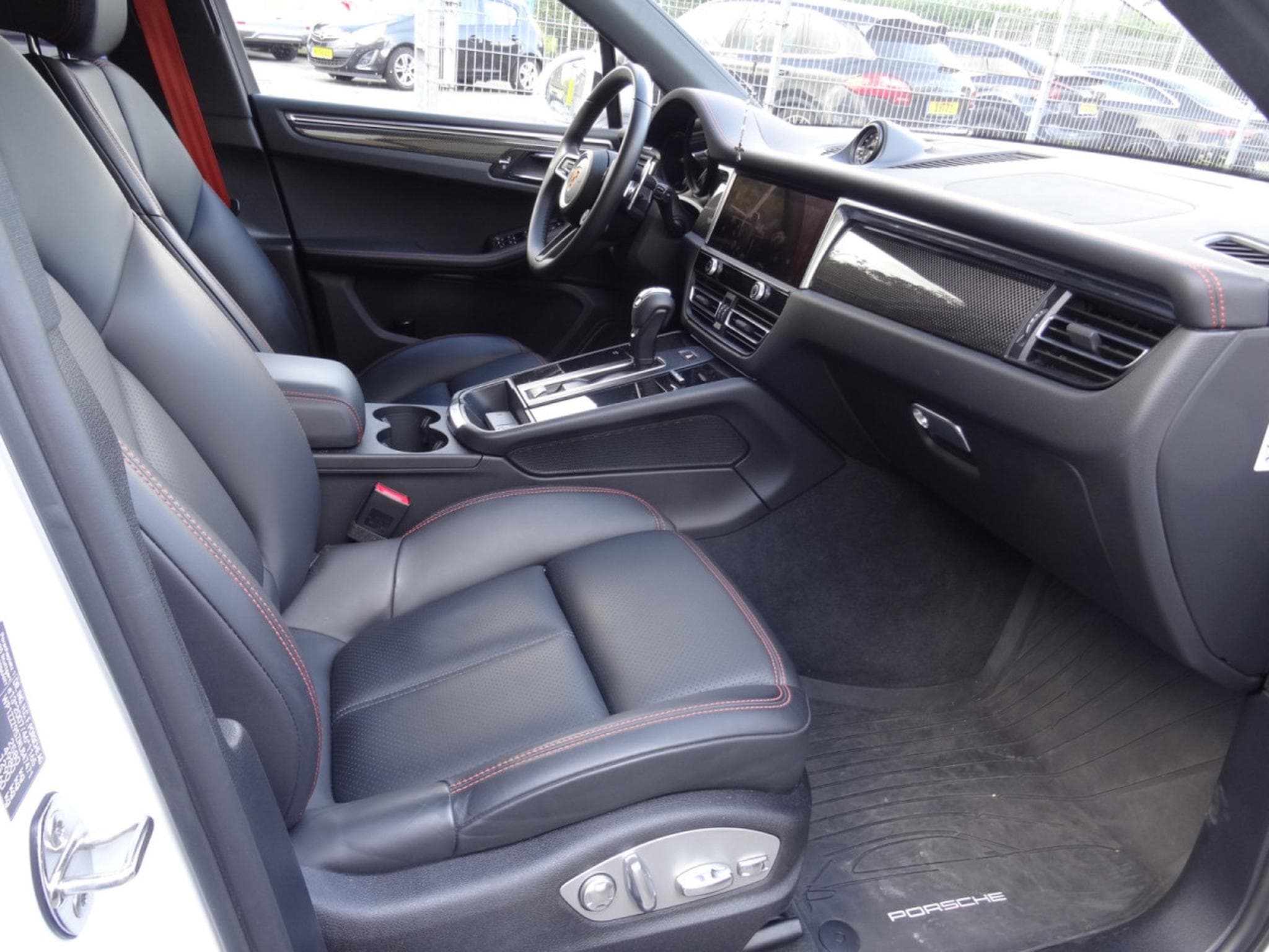 Porsche Macan GTS (2022) - Photo 8