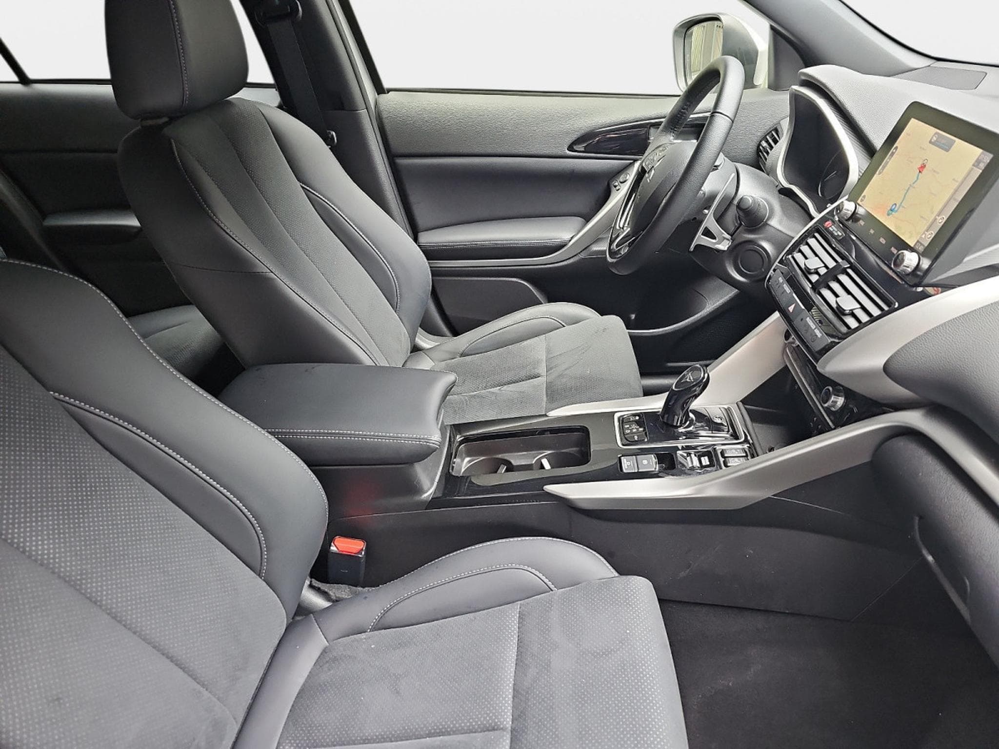 Mitsubishi Eclipse Cross 2.4 MIVEC PHEV CVT Select (2025) - Photo 14