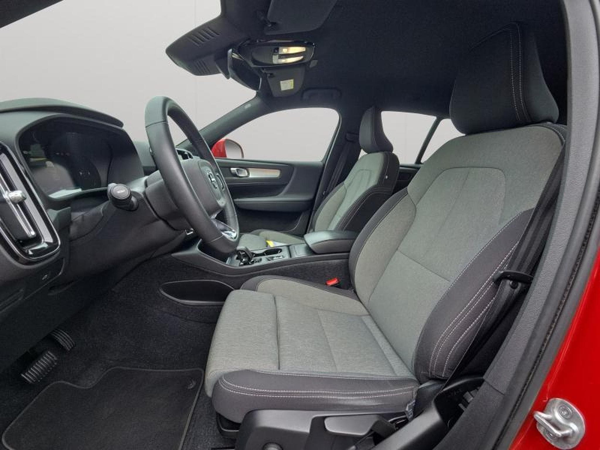 Volvo XC40 B3 Core / Essence (2022) - Foto 12