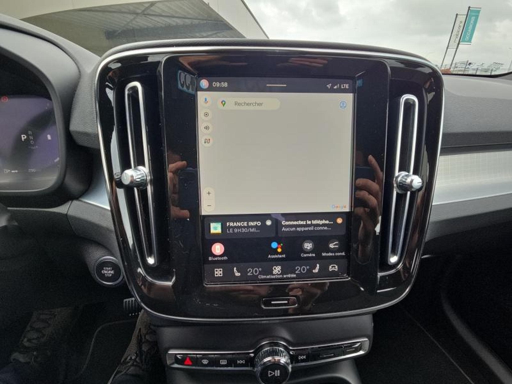 Volvo XC40 B3 Core / Essence (2022) - Foto 13