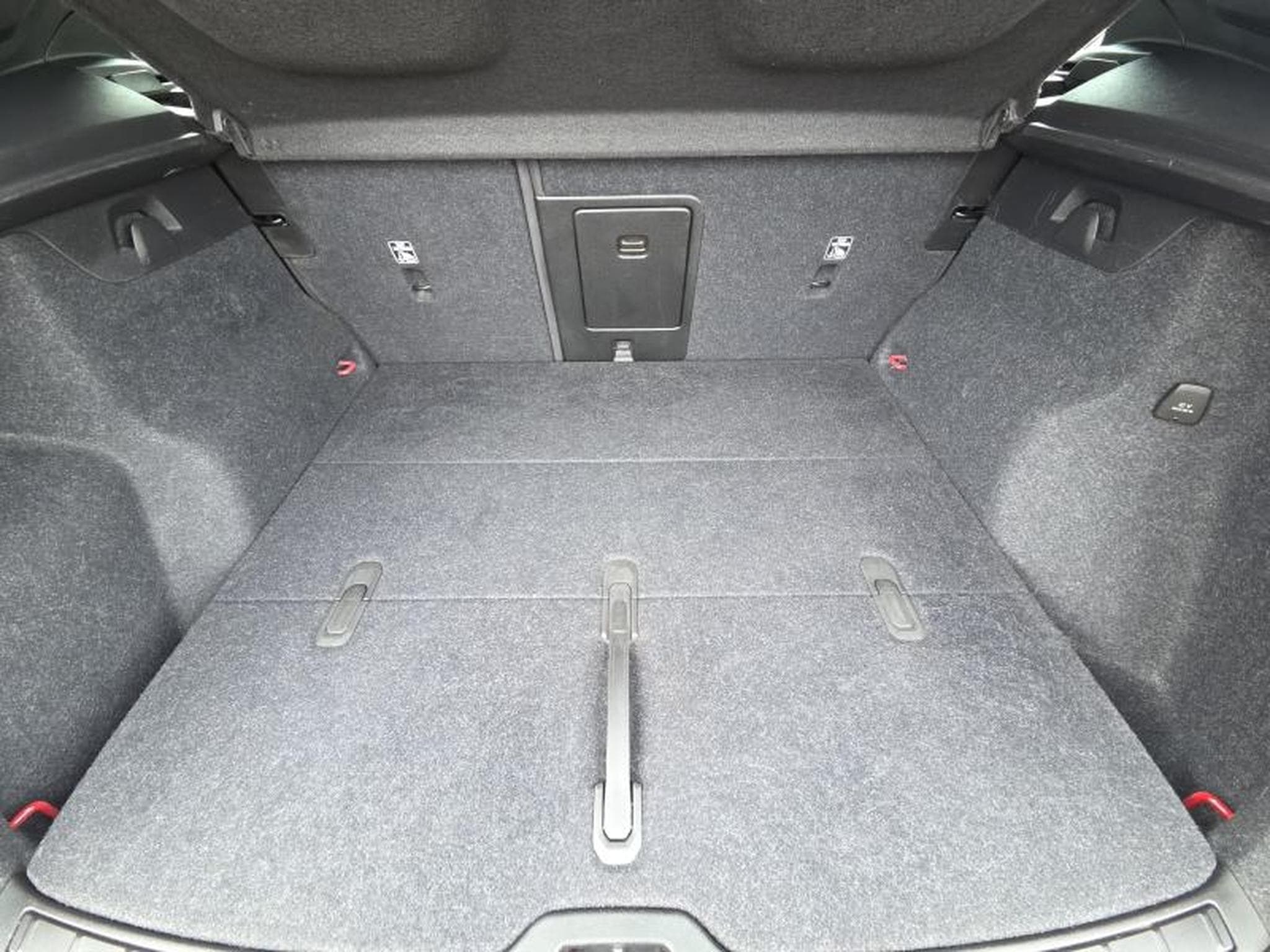 Volvo XC40 B3 Core / Essence (2022) - Foto 16