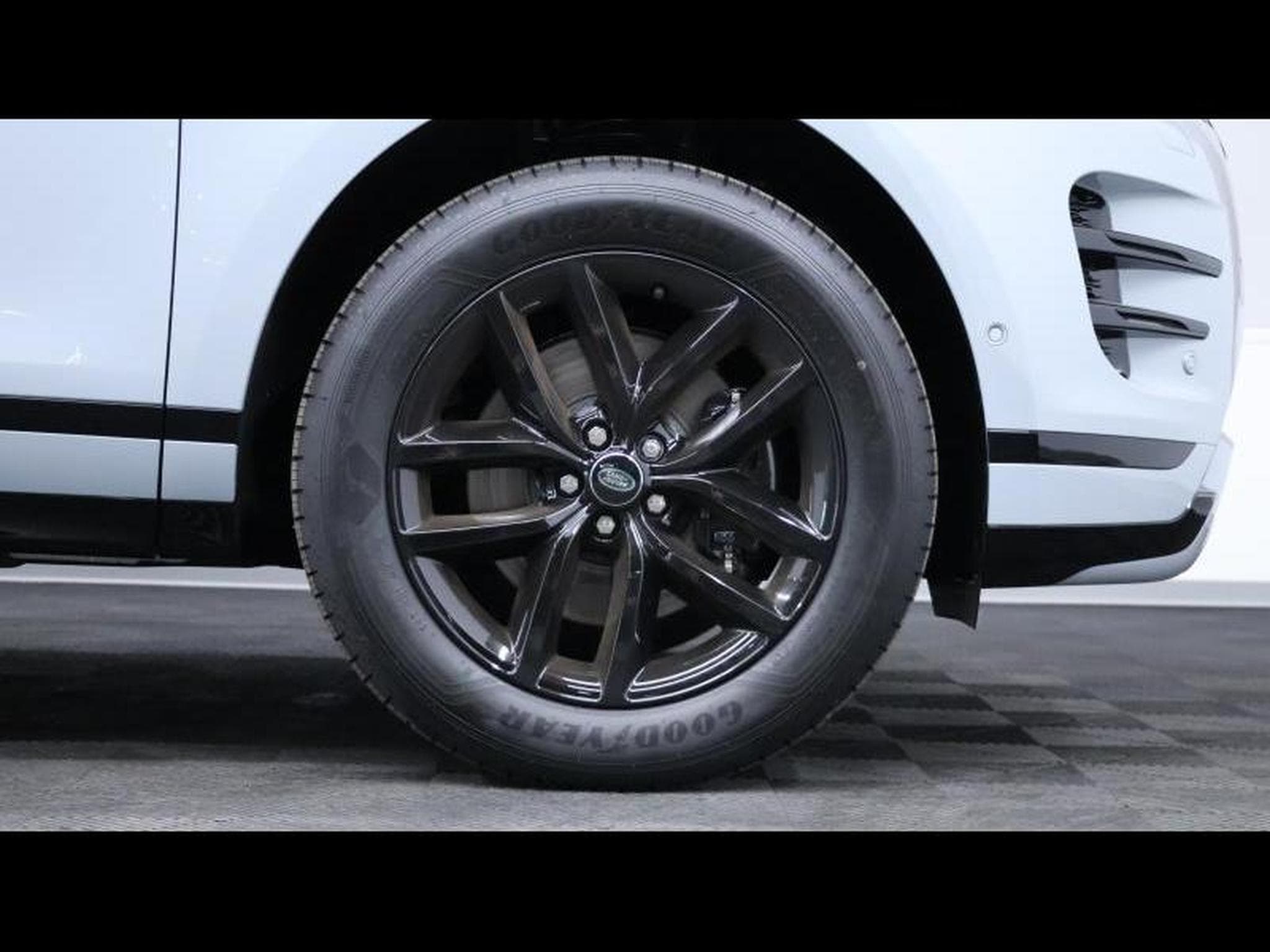 Land-Rover Range Rover Evoque D165 Dynamic SE (2026) - Photo 10