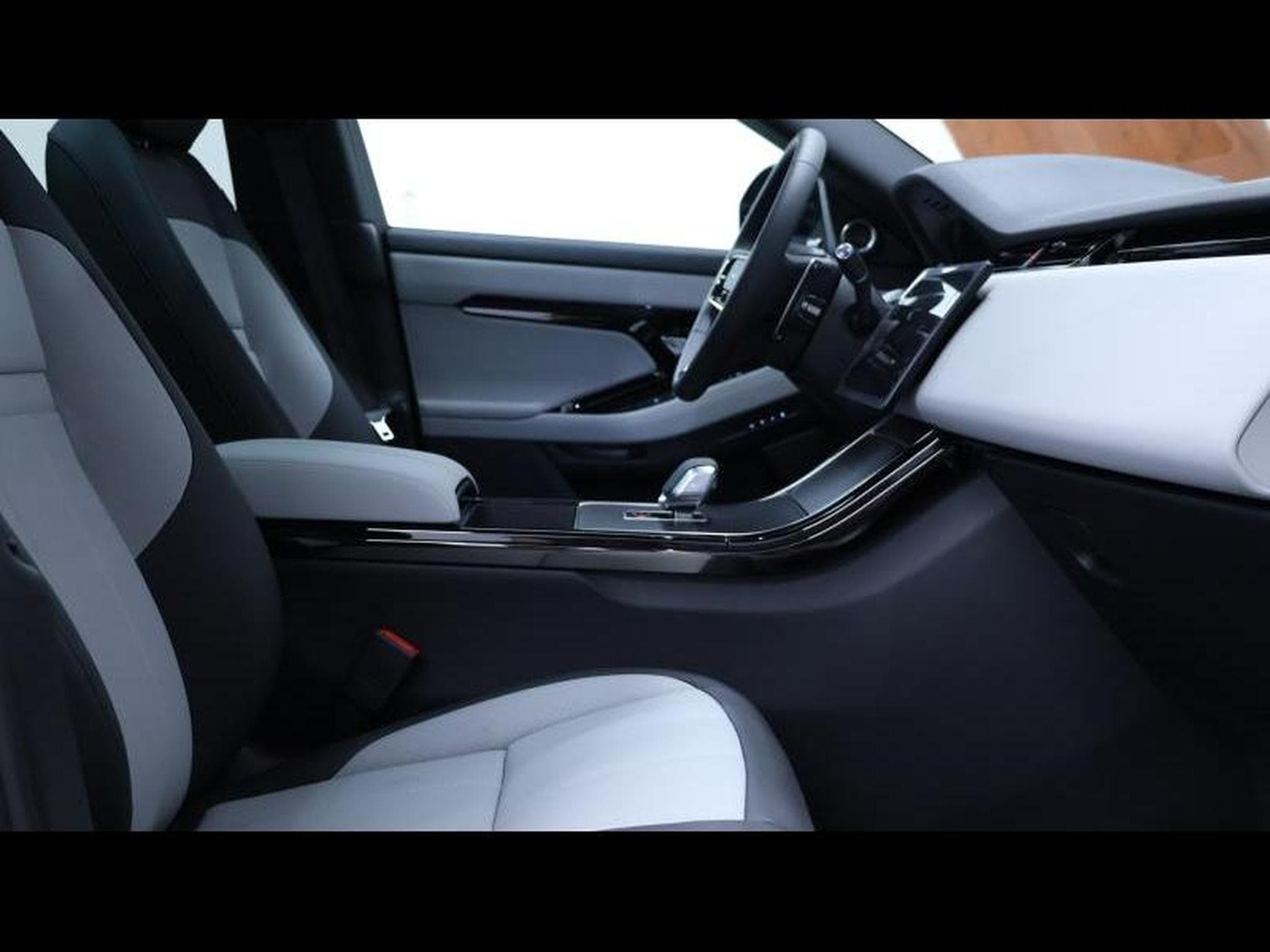 Land-Rover Range Rover Evoque D165 Dynamic SE (2026) - Photo 11