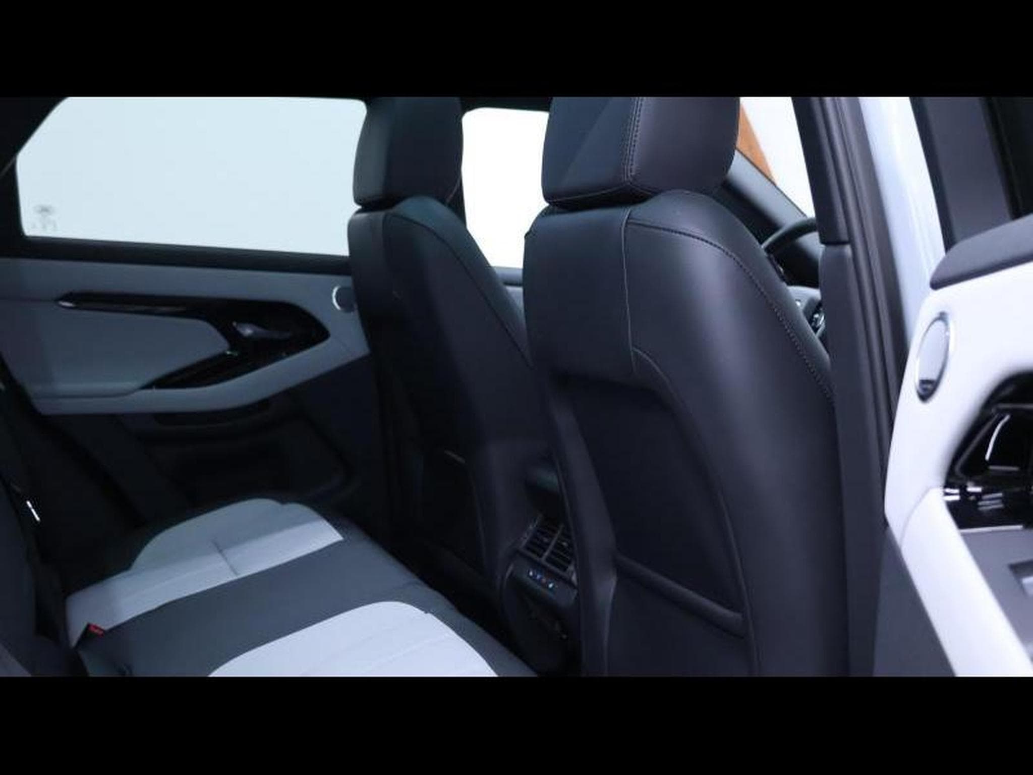 Land-Rover Range Rover Evoque D165 Dynamic SE (2026) - Photo 13