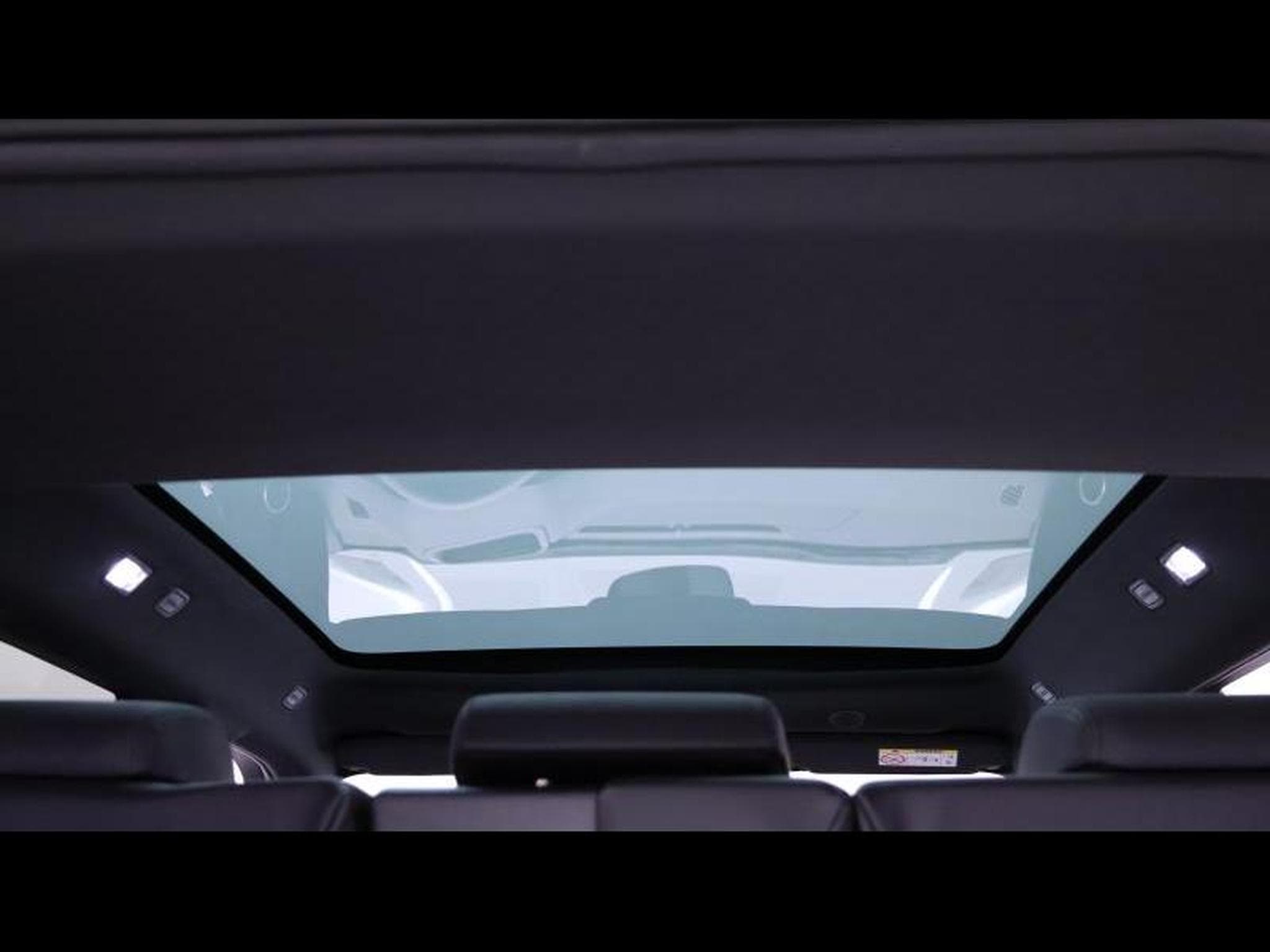 Land-Rover Range Rover Evoque D165 Dynamic SE (2026) - Photo 30