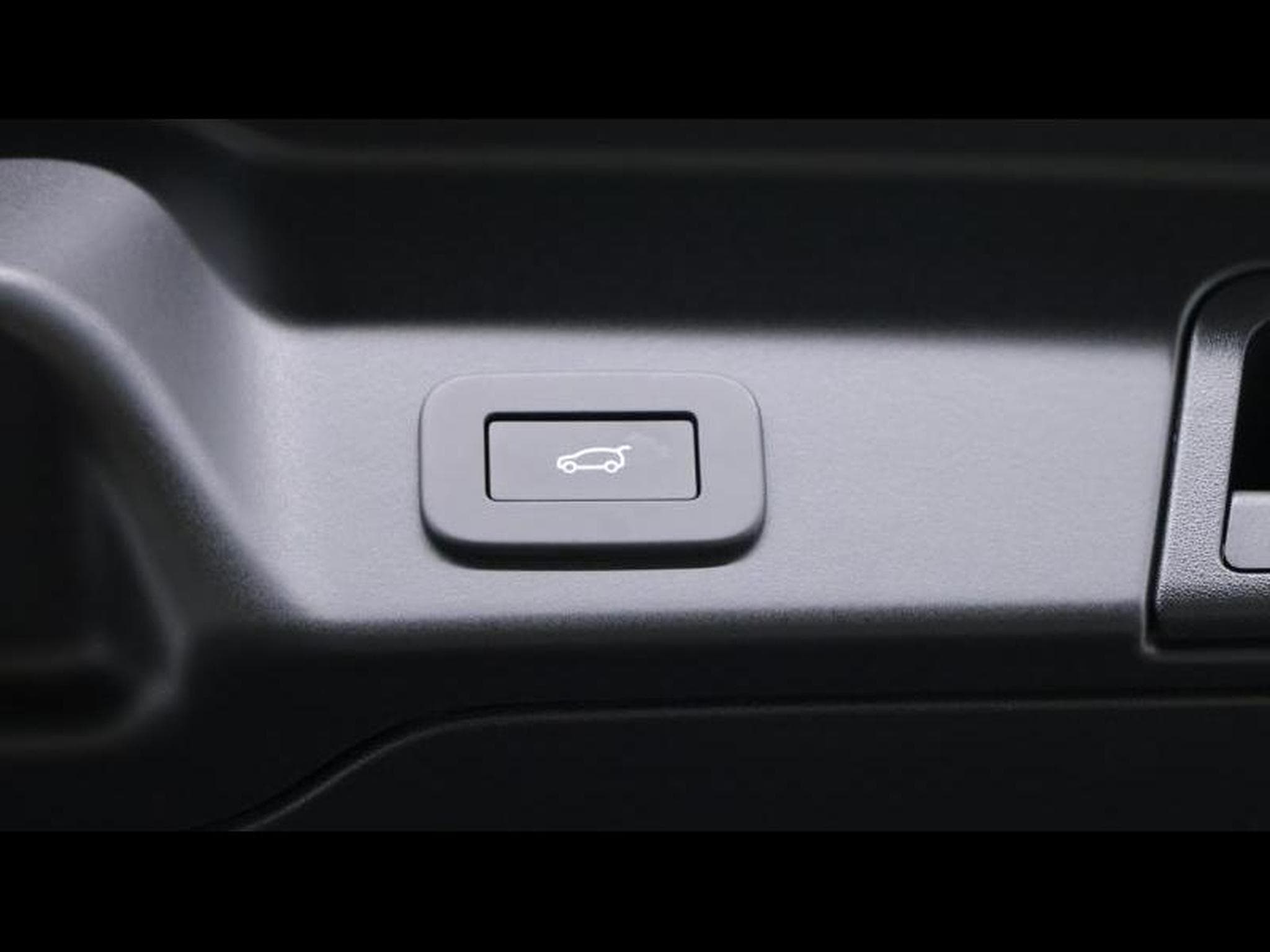 Land-Rover Range Rover Evoque D165 Dynamic SE (2026) - Photo 33