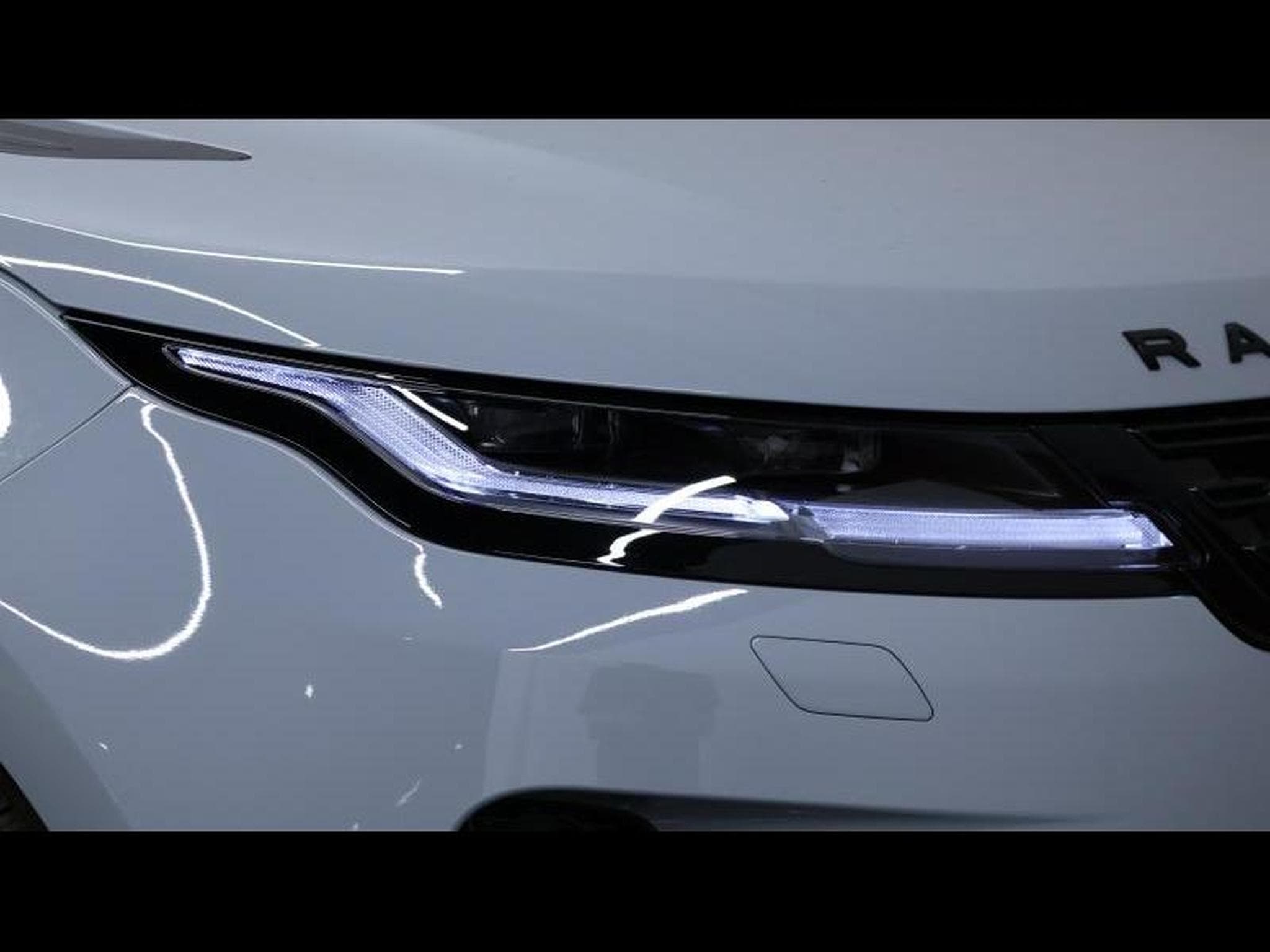 Land-Rover Range Rover Evoque D165 Dynamic SE (2026) - Photo 8