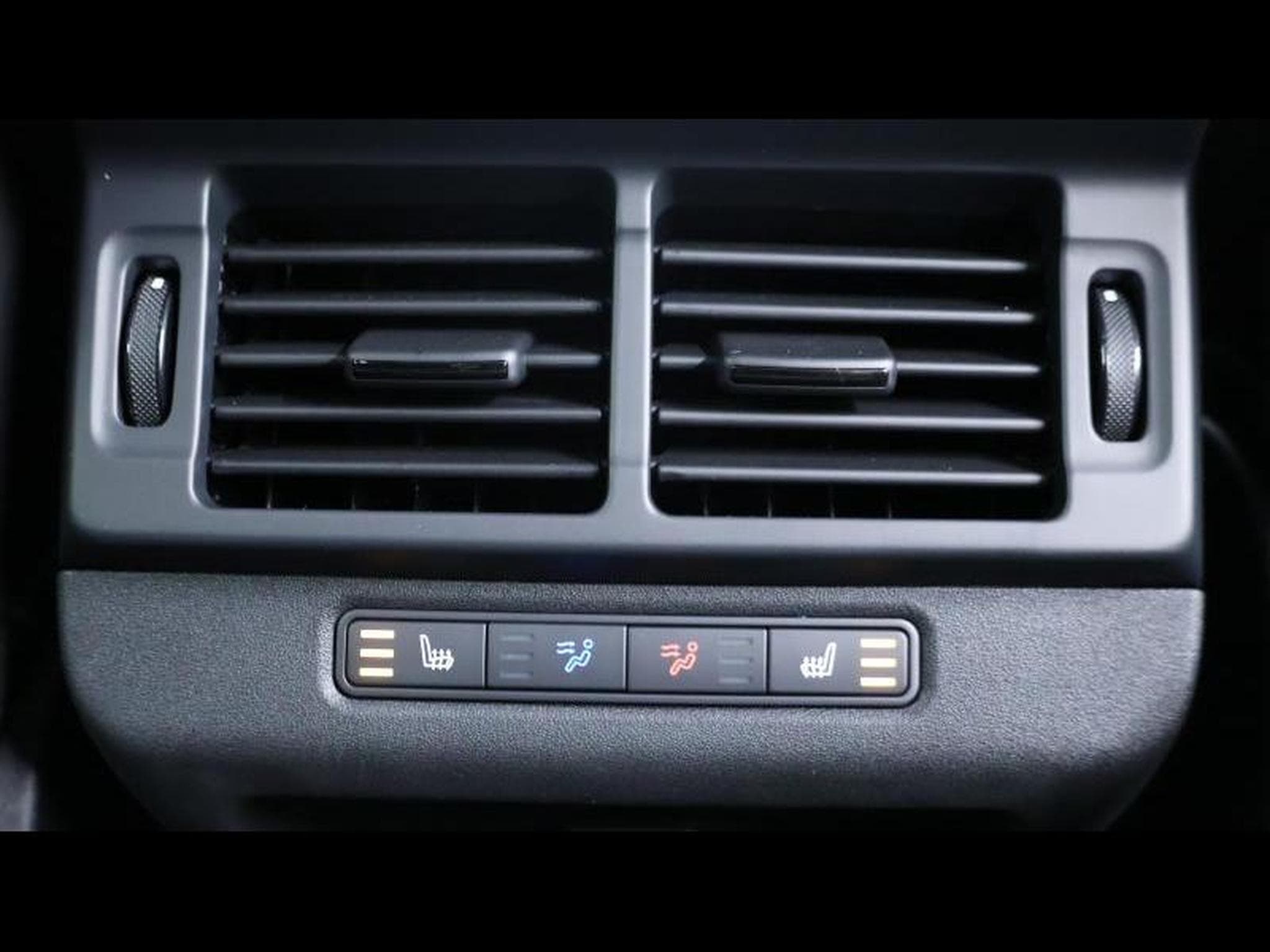 Land-Rover Range Rover Evoque D165 (2026) - Photo 24