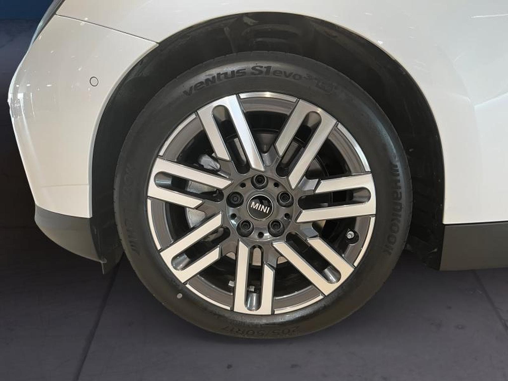 MINI Cooper Cooper E (2024) - Photo 9