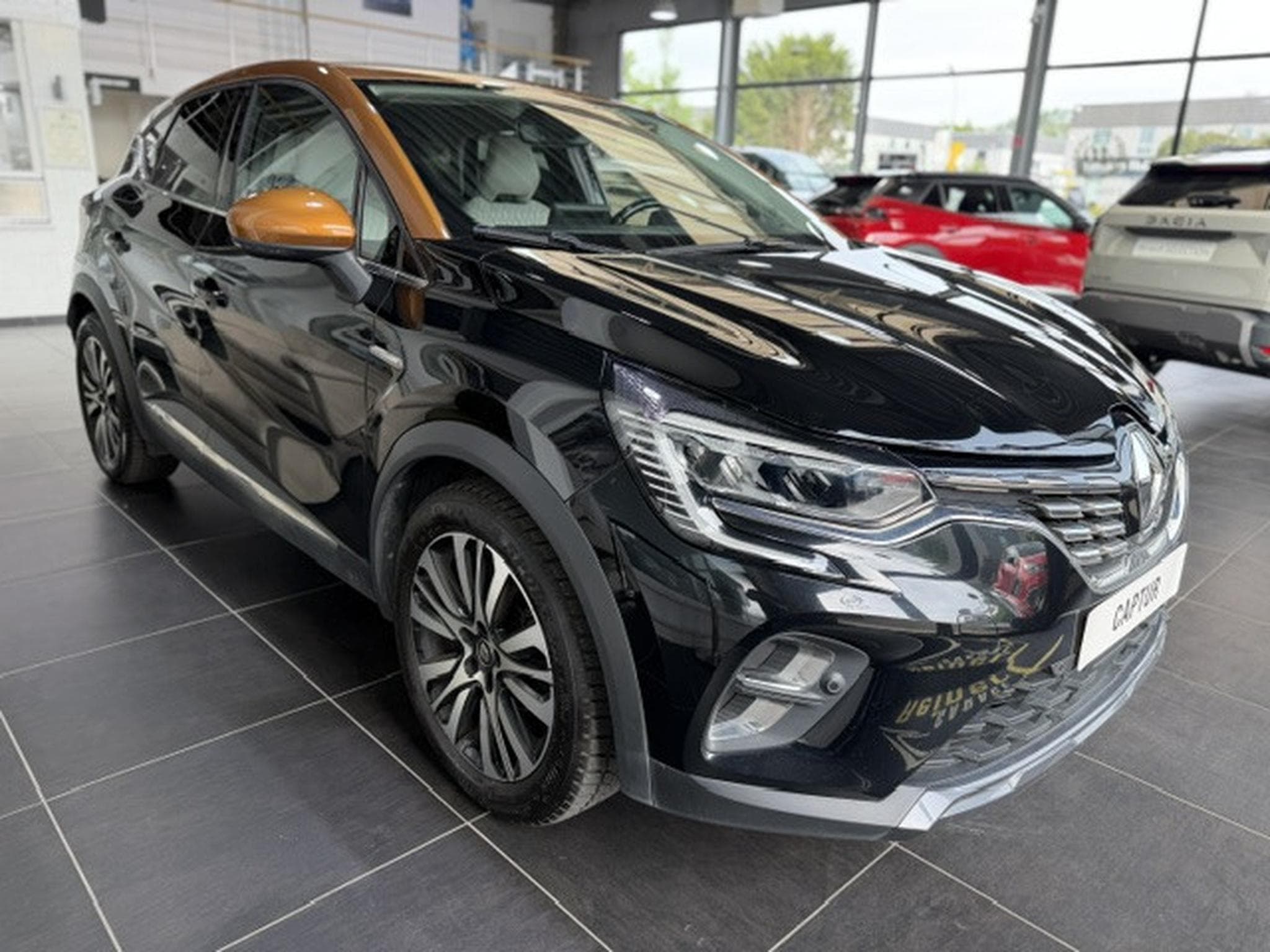 Renault Captur INITIALE PARIS 140EDC (2021) - Photo 2
